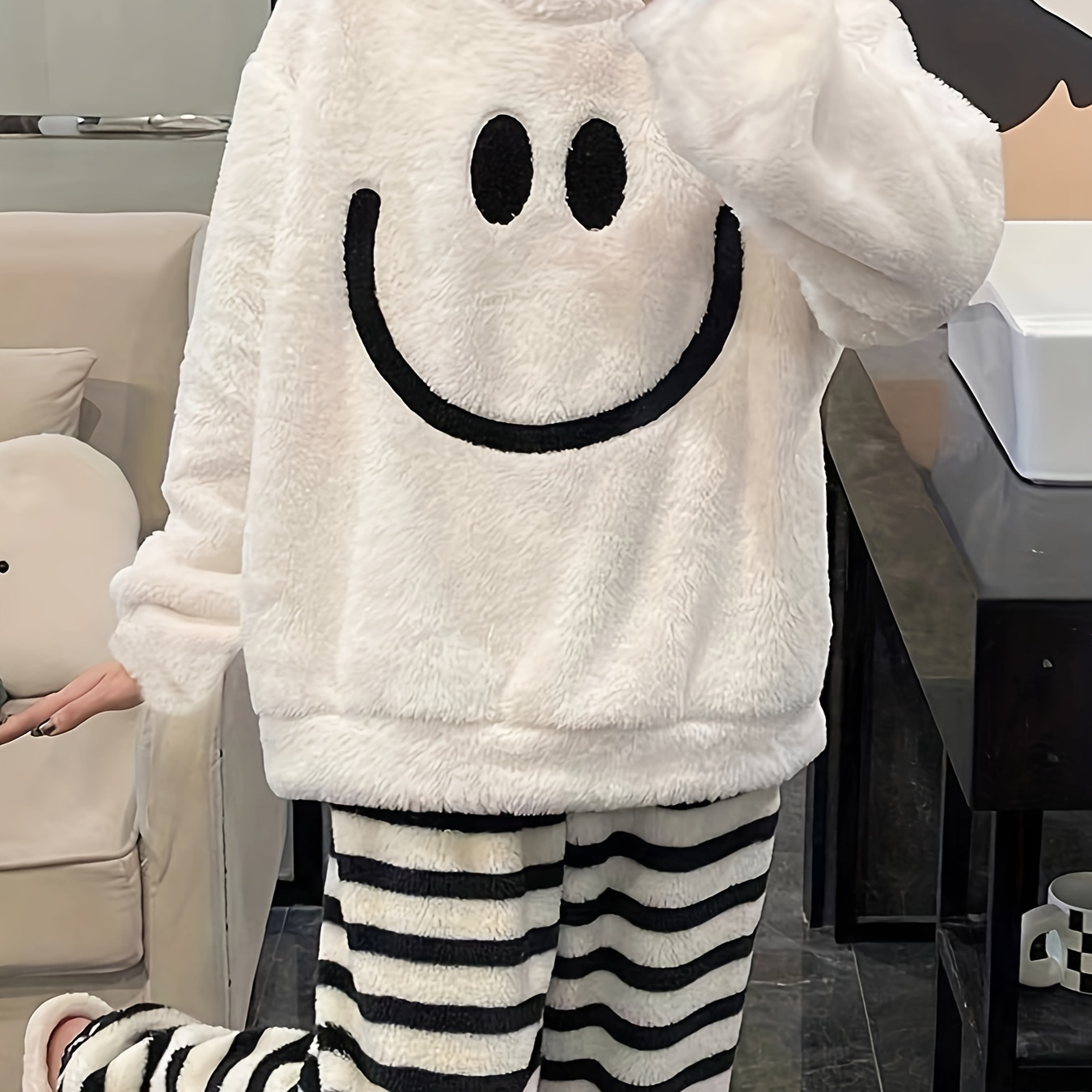 

Women's Fleece Pajama Set, Cozy Winter Sleepwear, Cute Smiling , Soft Polyester Lounge Set For Women