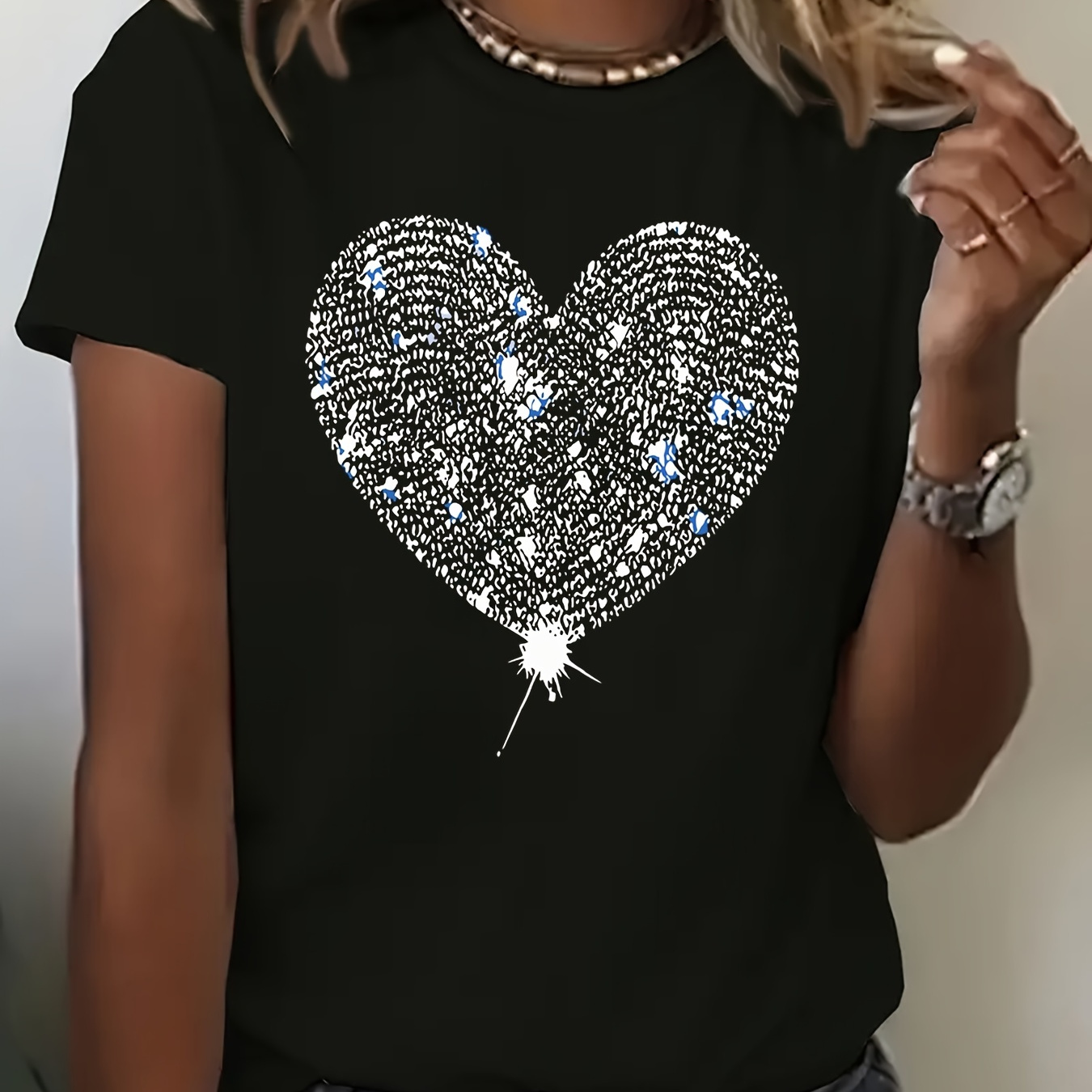 

Plus Size Heart Pattern T-shirt, Casual Short Sleeve Crew Neck Top For Spring & Summer, Women's Plus Size Clothing