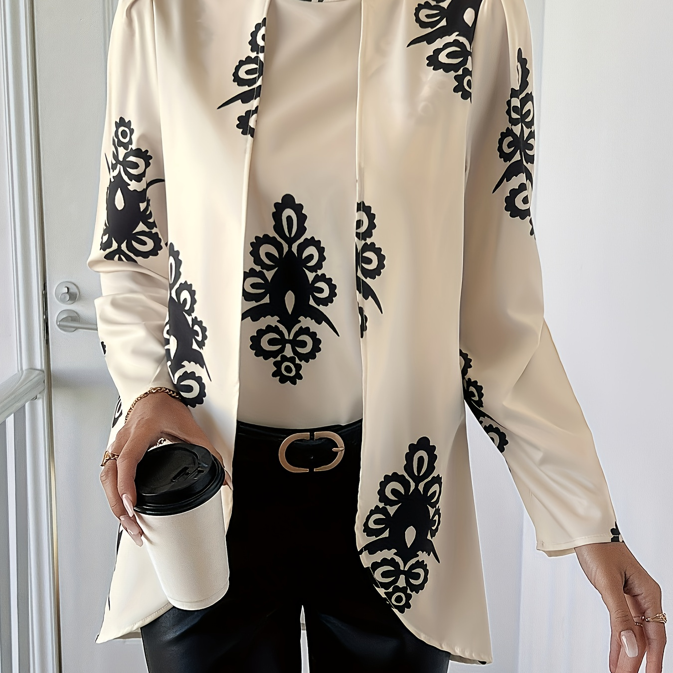 

Blouse Élégante à Double Couche pour Femme avec Imprimé Floral - Haut en Polyester Crème avec Floraux Noirs, Ourlet Haute-Basse, Lavable en Machine, pour et