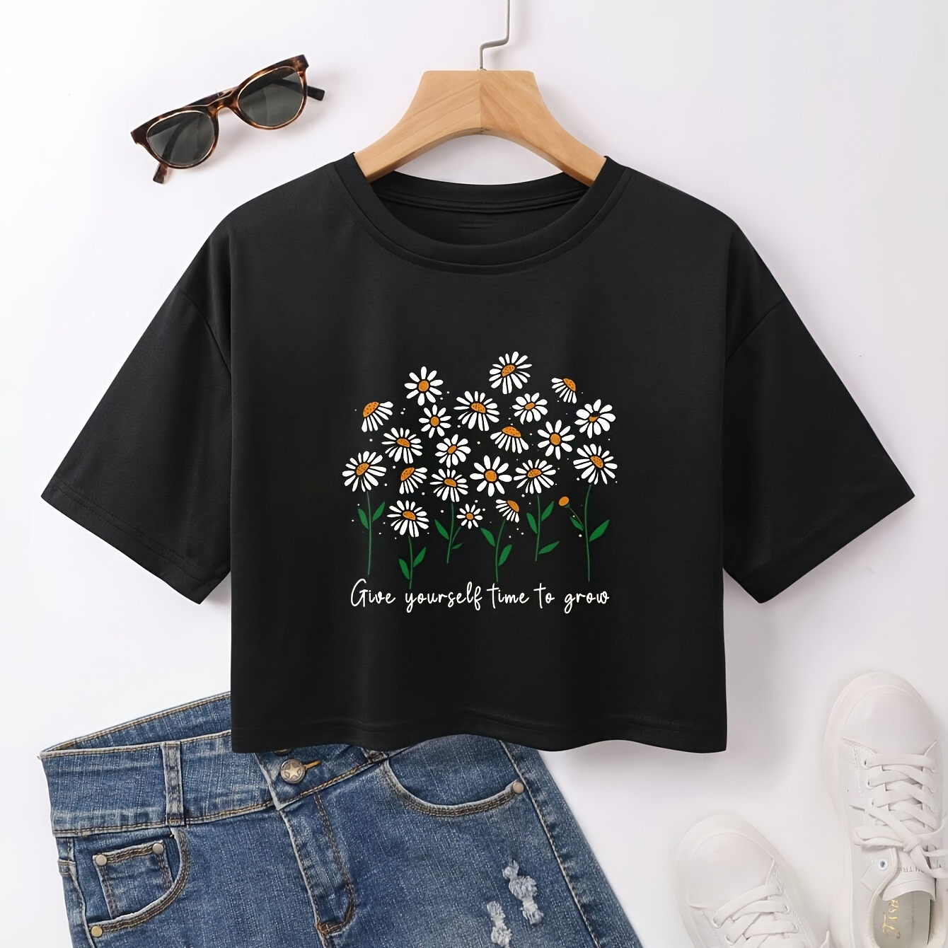 

Chic Daisy Floral Top - Casual Crew Neck Short Sleeve T-shirt For Women, Breathable Polyester, Machine Washable