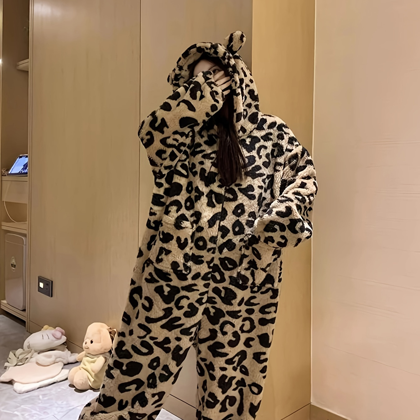 

Cute Leopard Print Coral Fleece Onesie For Women - Plush Wearable Sleepwear With Hood, Zipper Detail, Machine Washable, Fall/