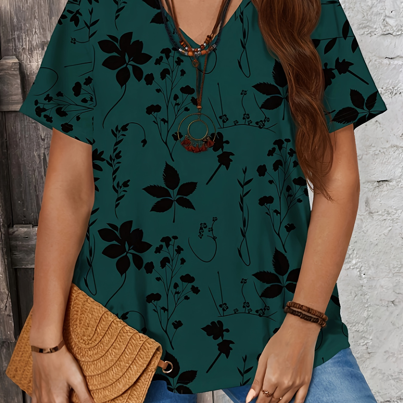 

[elegant Casualwear] Plus Size Elegant Floral V-neck Tee - Casual & Comfy Short Sleeve, Flowers On , Polyester , Spring/summer, Machine Washable, Plus Size Blouses