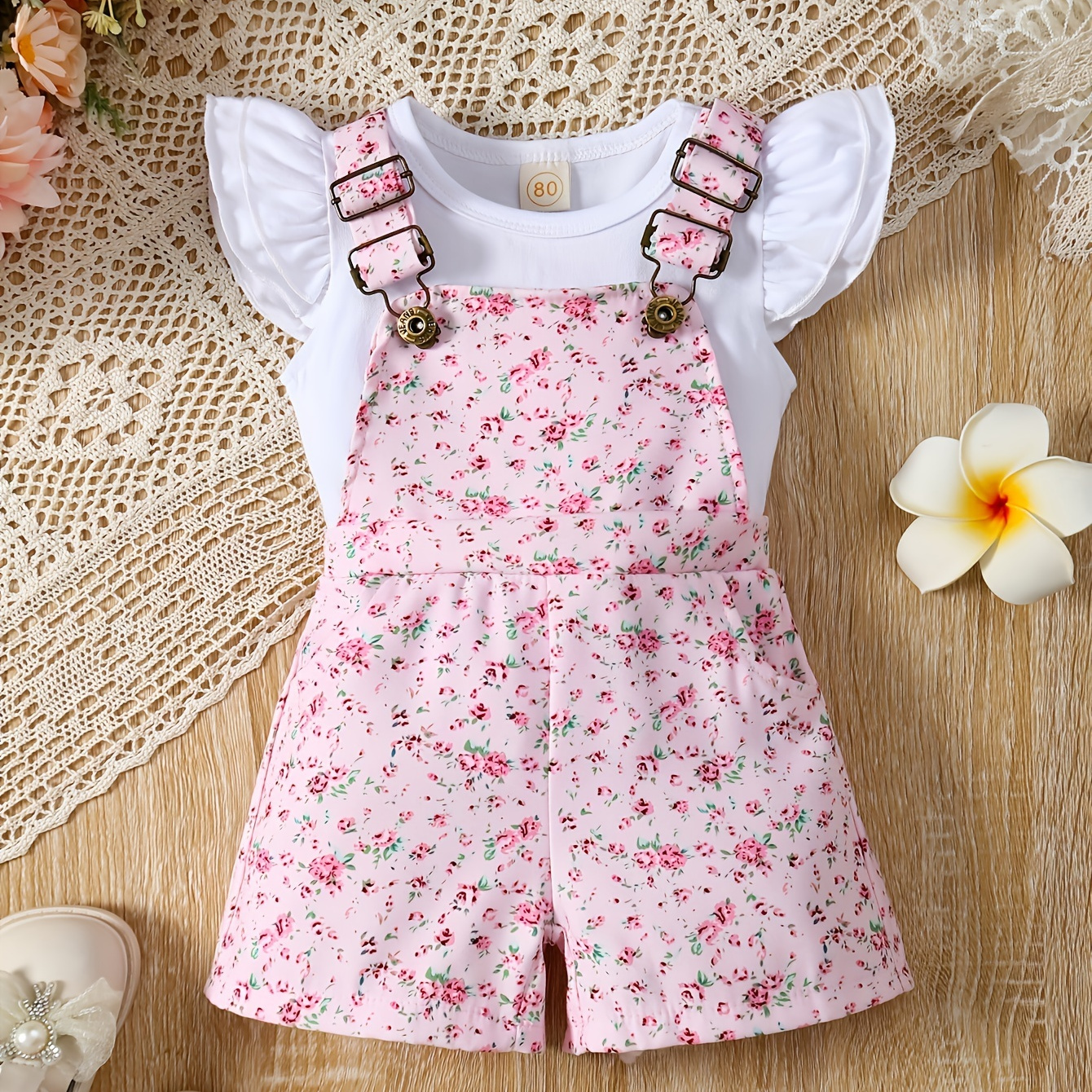 

2psc Baby Girl Strappy Pants Jumpsuit Set With Flying Sleeves, T-shirt With Floral Pockets, Strappy Shorts Set (strappy Pants Measurement Does Not Include Shoulder Straps)