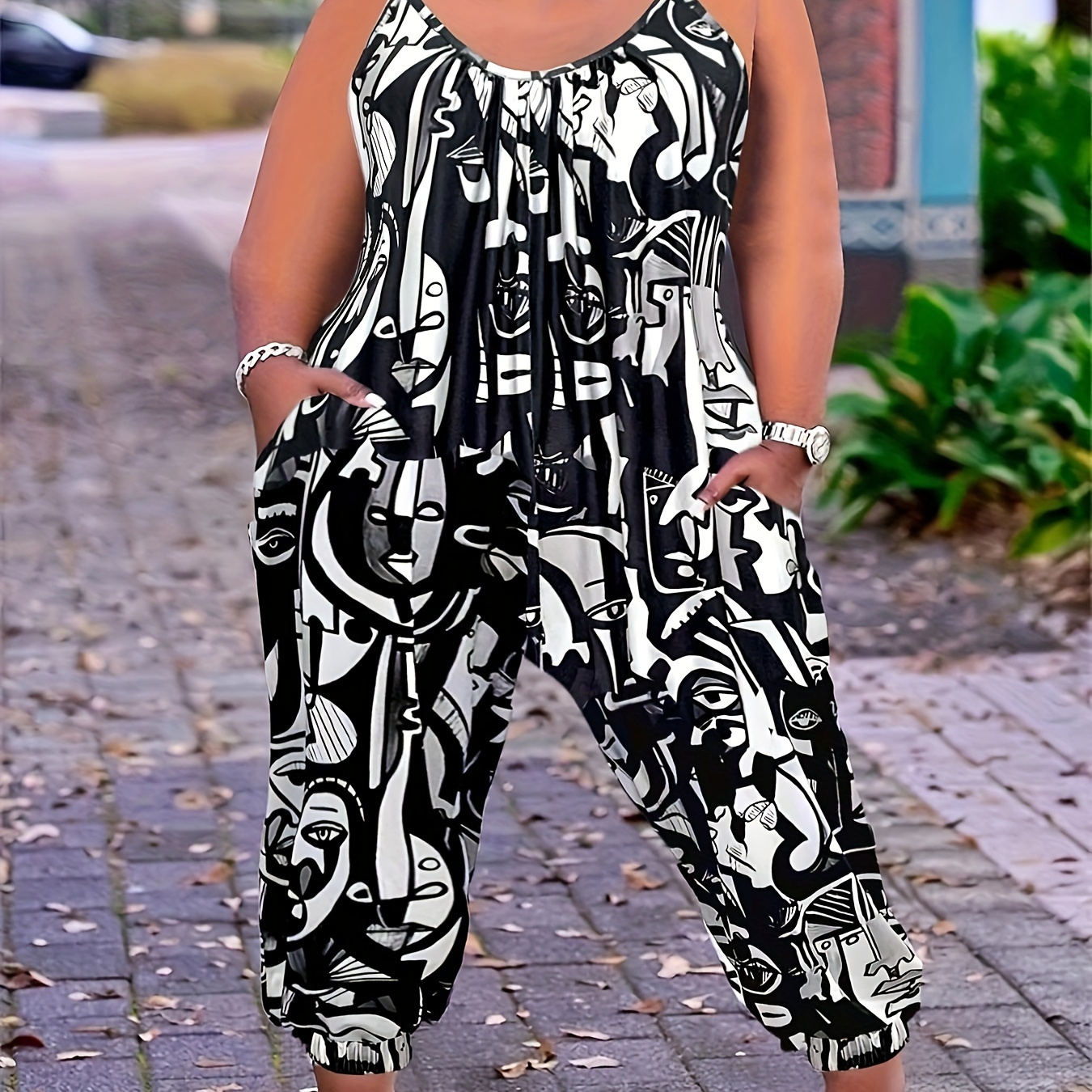 

Plus Size Abstract Face Print Cami Jumpsuit, Vacation Style Pocket Fitted Bottom Ruched Sleeveless Jumpsuit, Women's Plus Size Clothing