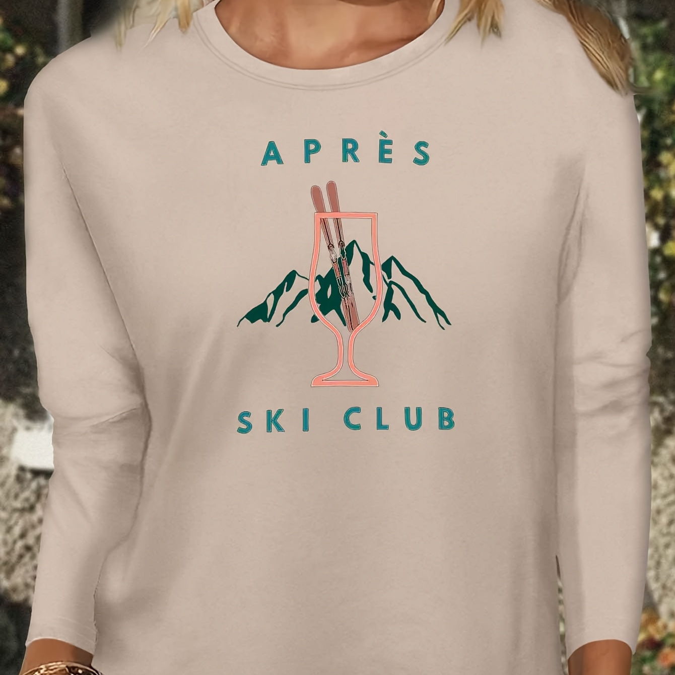 

T-Shirt à Manches Longues pour Femmes du Club de Ski - Col Rond Décontracté, Polyester, Lavable en Machine, Blanc avec Imprimé Chic de Montagne & Verre, pour /Hiver