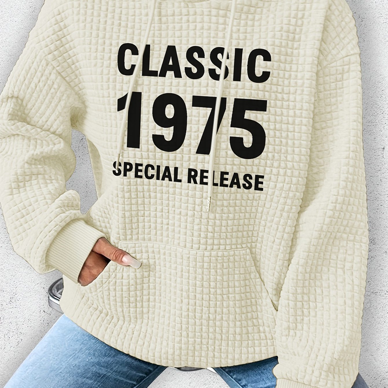 

1pc Classic 1975 Special Release Women's Casual Polyester Hoodie - Alphabet & Cartoon Pattern Knit Fabric Hooded Sweatshirt With Applique, Drawstring & Kangaroo Pocket For Fall/winter