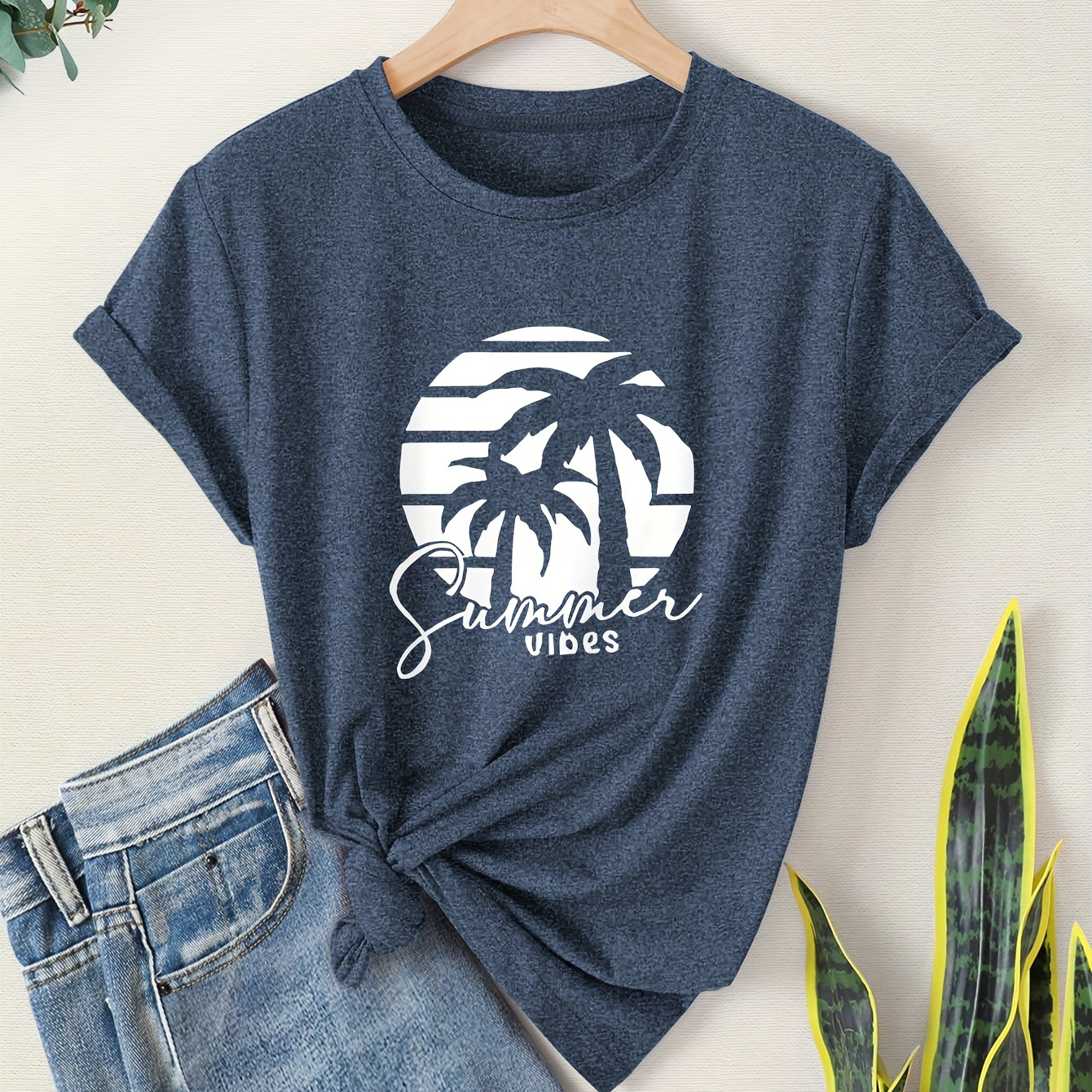 

Women's Vintage Style Palm Tree Print Summer Casual Tee, Round Neck Short Sleeve T-shirt, Retro Sports Fashion Top For Ladies