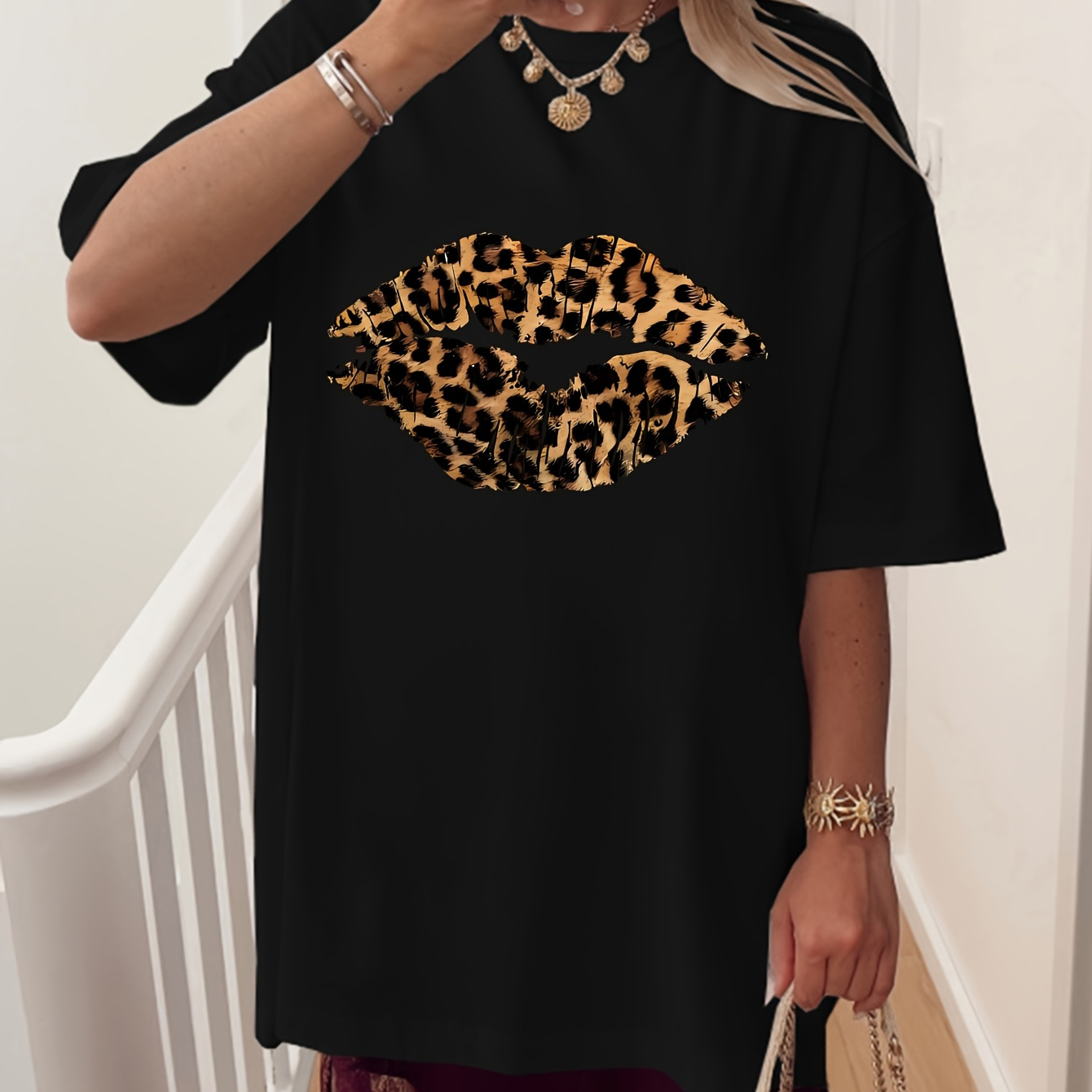 

1pc Pkdze Women's Plus Size Casual T-shirt, 100% Polyester Crew Neck, Medium Stretch Knit Fabric, Summer Leopard Print Lips Graphic Tee