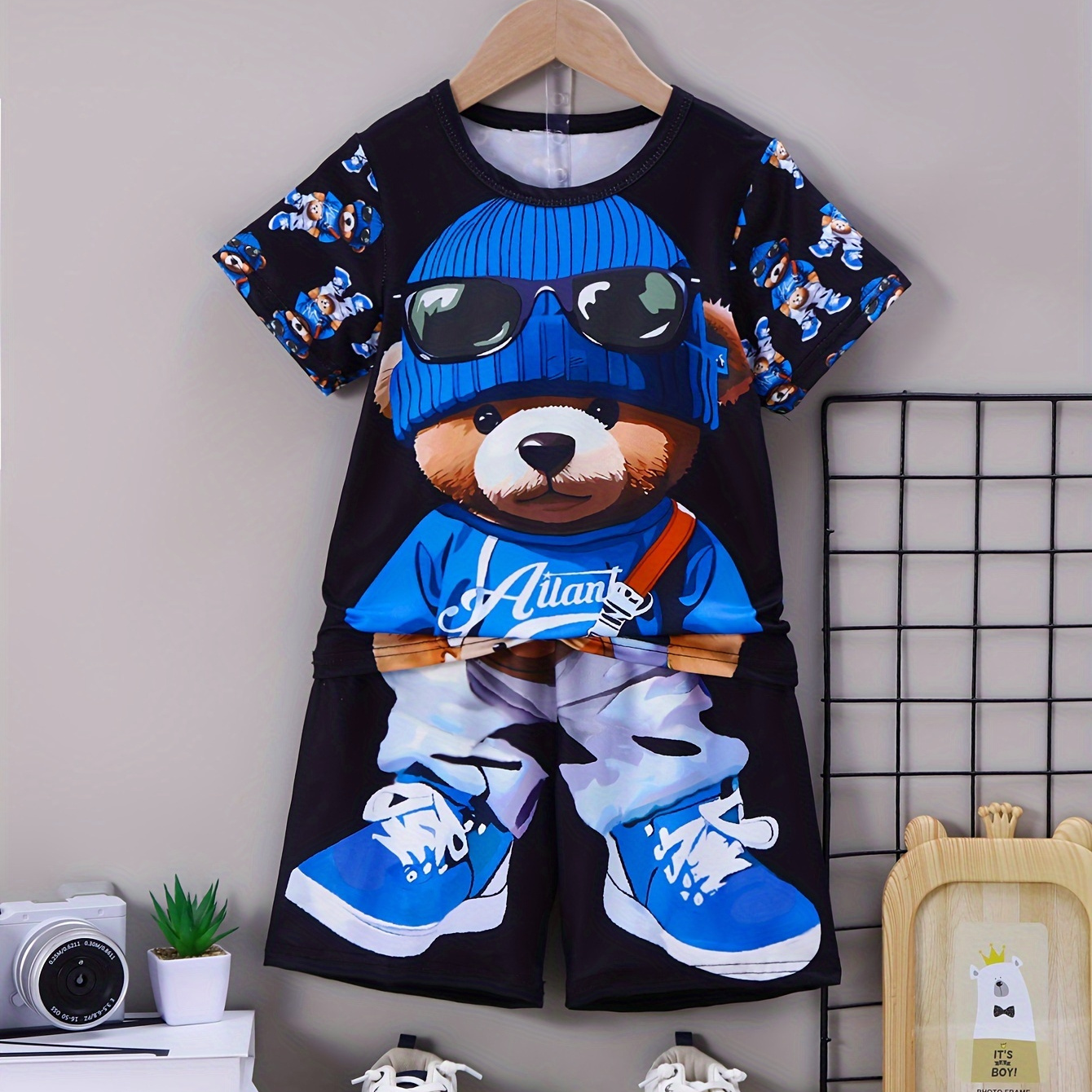 

Boy's Two-piece Casual Outfit With Cute Bear Print And Round Neck Short Sleeve Top And Bear Print Relaxing Shorts