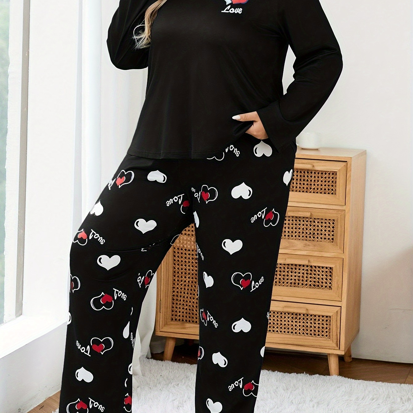 

Women's 2pcs Pajama Set, Cartoon Heart Print, Long Sleeve Crew Neck, Knit Polyester With Slight Stretch, Casual Pullovers, Comfortable Sleepwear For Plus Size Ladies