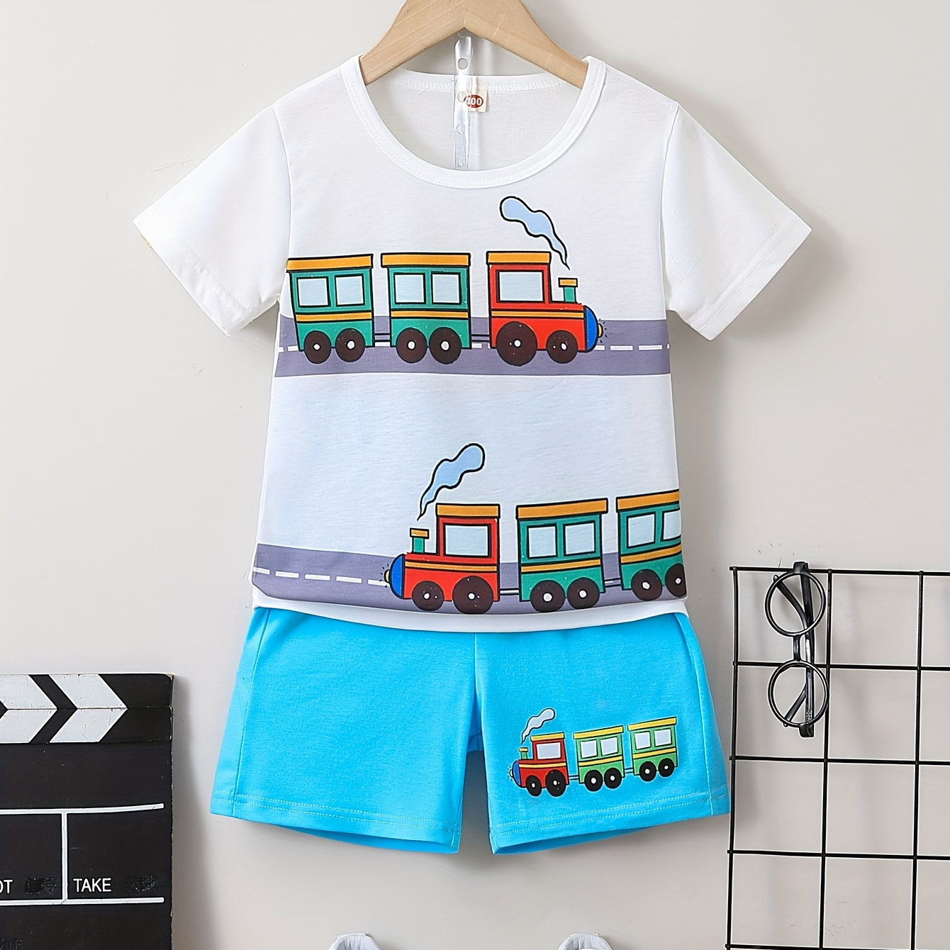 

2pcs Boys Casual Cartoon Train Graphic Print Short Sleeve T-shirt & Shorts Set, Comfy Summer Boys Clothes