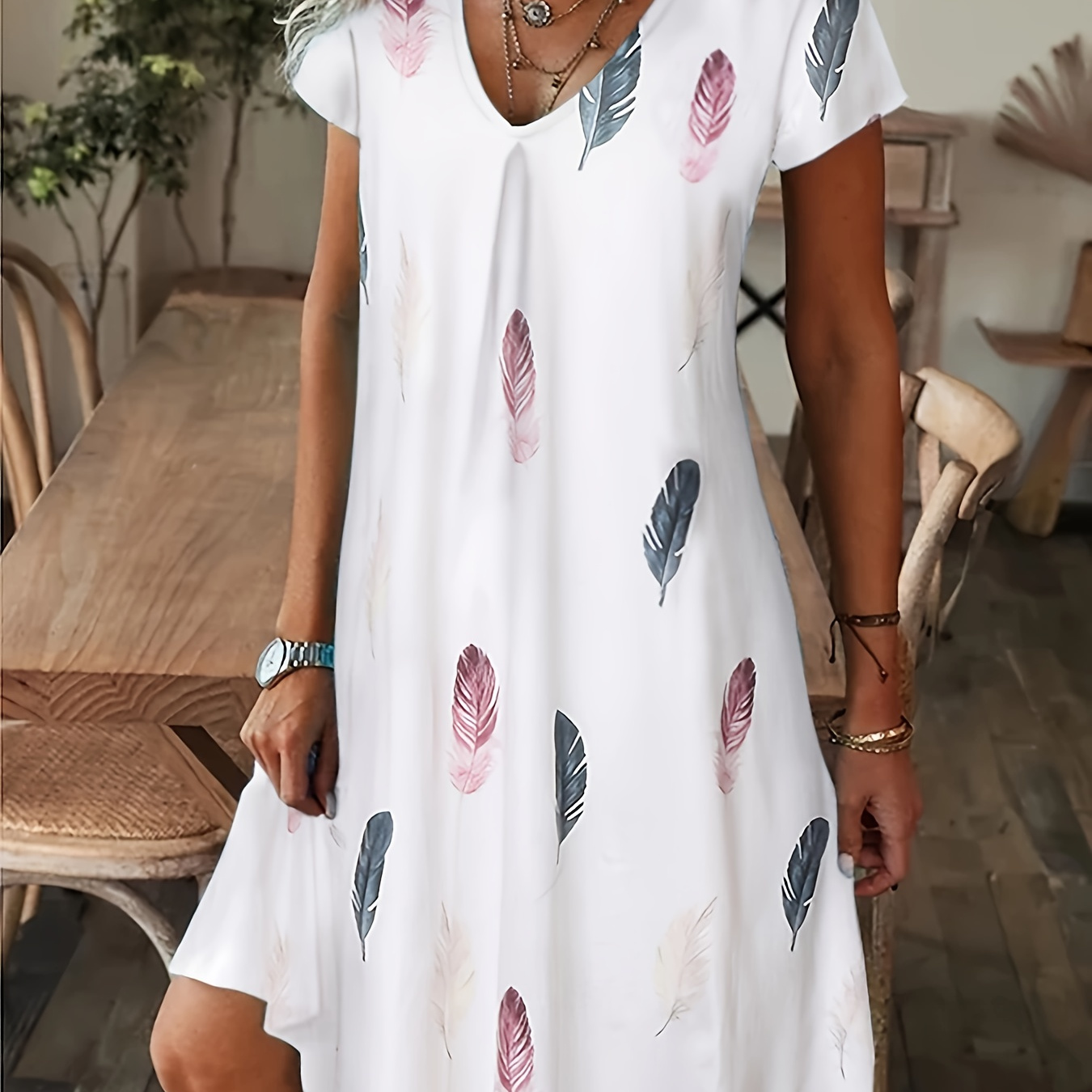 

Plus Size Feather Print V Neck Dress, Casual Short Sleeve Dress For Spring & Summer, Women's Plus Size Clothing