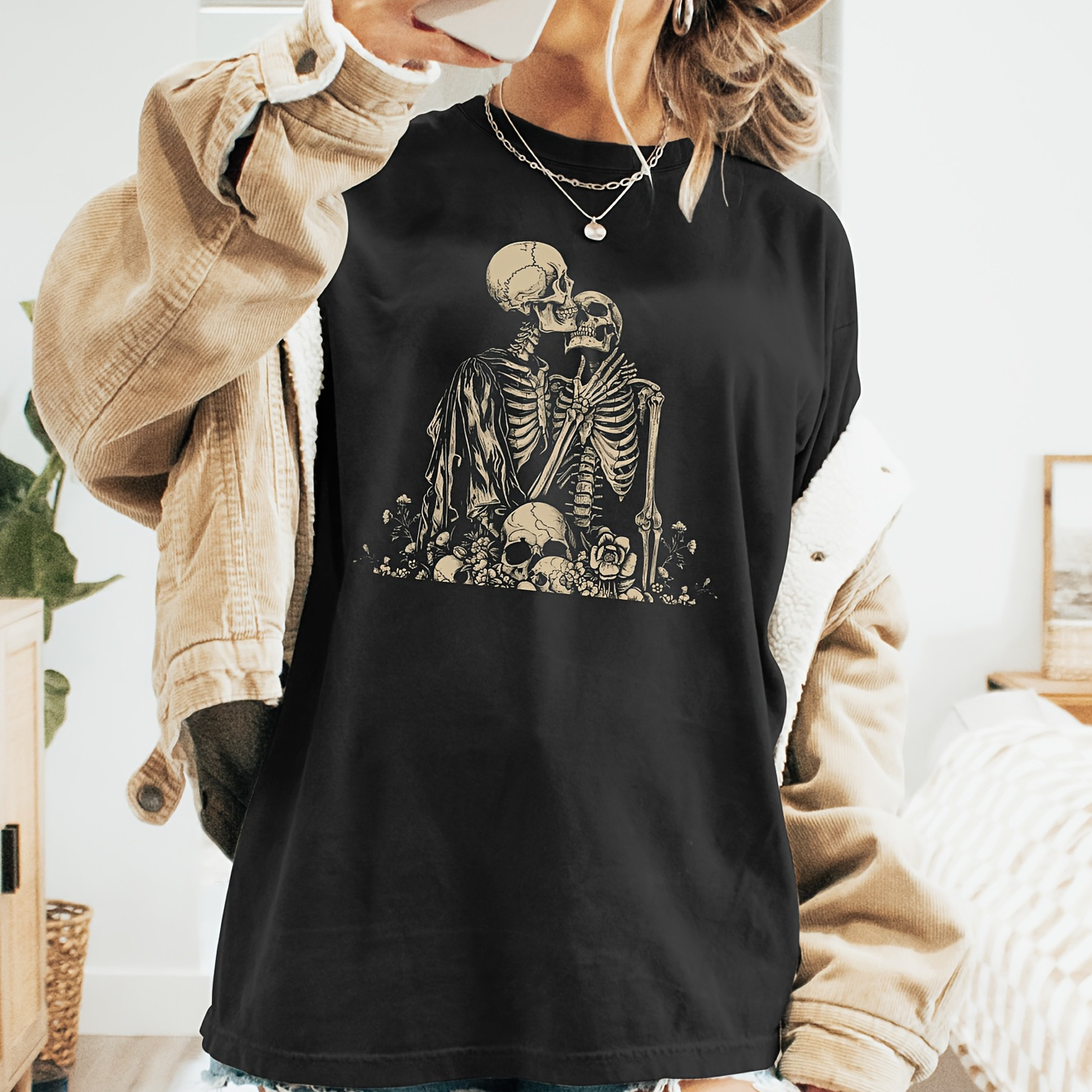 

Hugging Skull Print Crew Neck T-shirt, Short Sleeve Casual Top For Summer & Spring, Women's Clothing