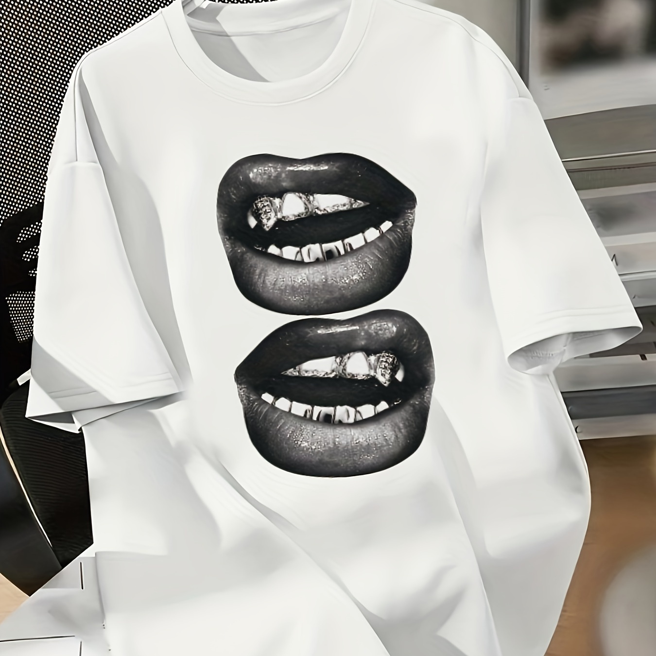 

Lips Print T-shirt, Short Sleeve Crew Neck Casual Top For Summer & Spring, Women's Clothing