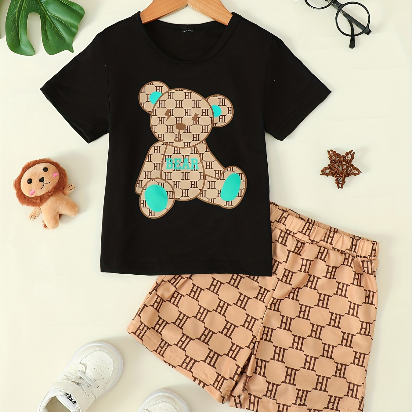 2pcs Boys Bear Graphic Round Neck T-shirt & Shorts Kids Summer Clothes Sets