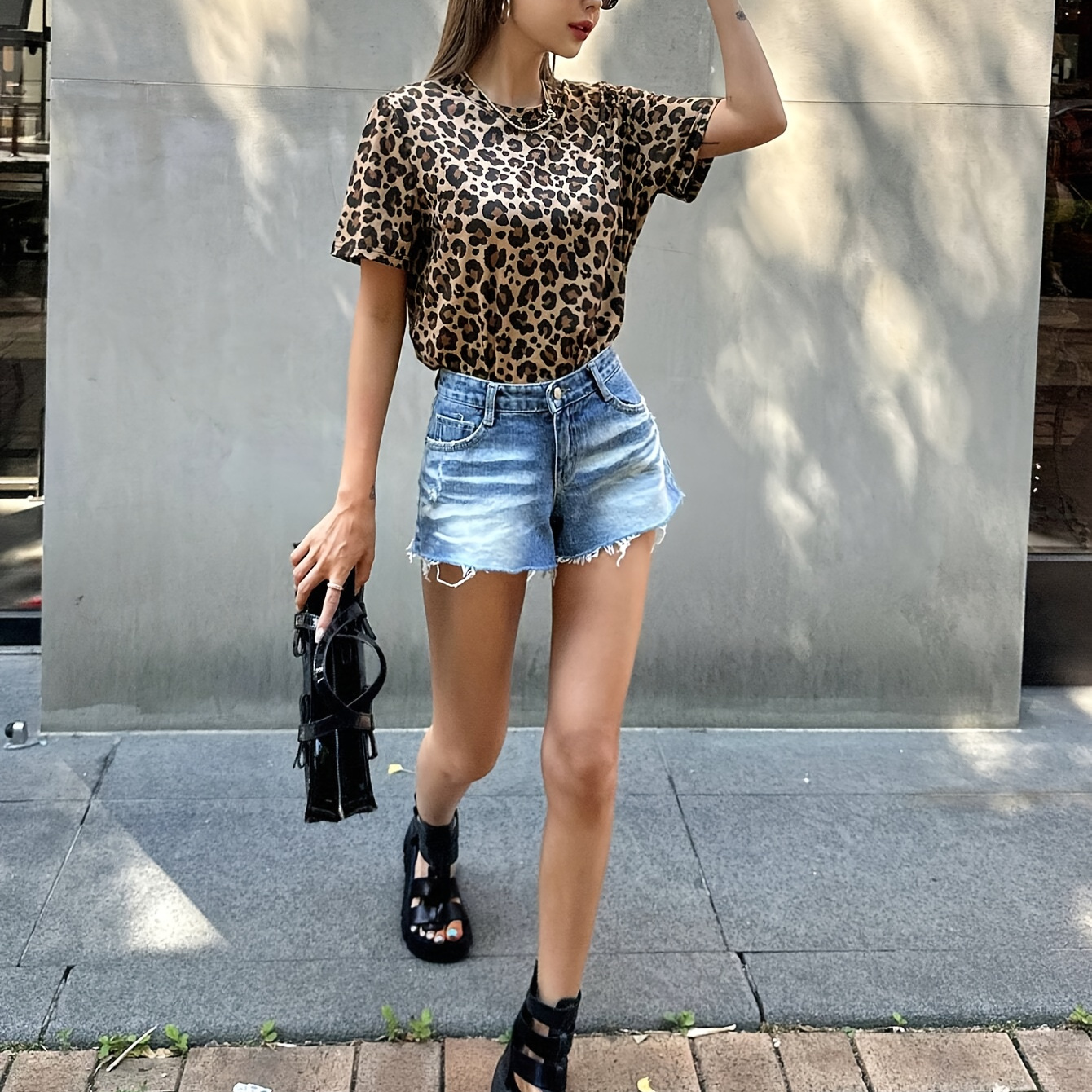 

Elegant Women's Leopard T-shirt - Crew Neck, Short Sleeve, Stretchy Polyester , Machine Washable - Spring/summer/fall Fashion