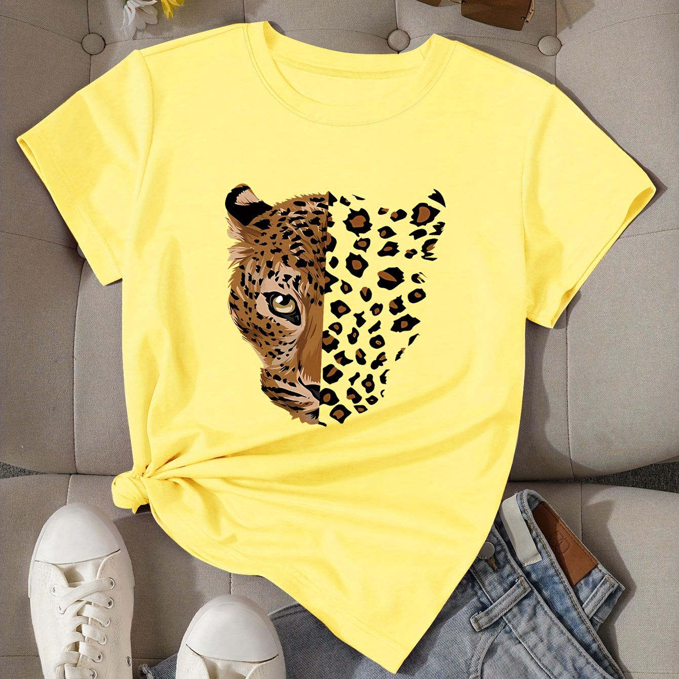 

Fashionable Women's Short-sleeve Round Neck Top With Animal .