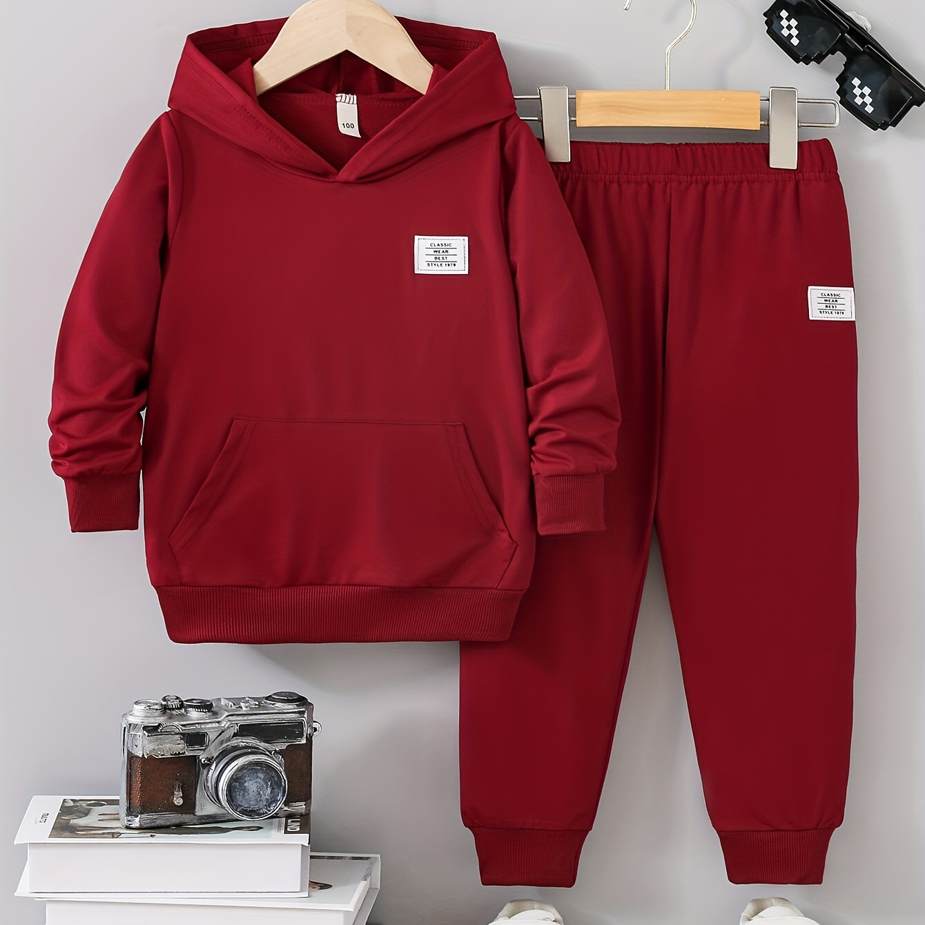 

2pcs Boy's Label Patched Hooded Long Sleeve Sweatshirt + Pants, Co-ord Casual Comfy Set For Autumn And Winter As Gift