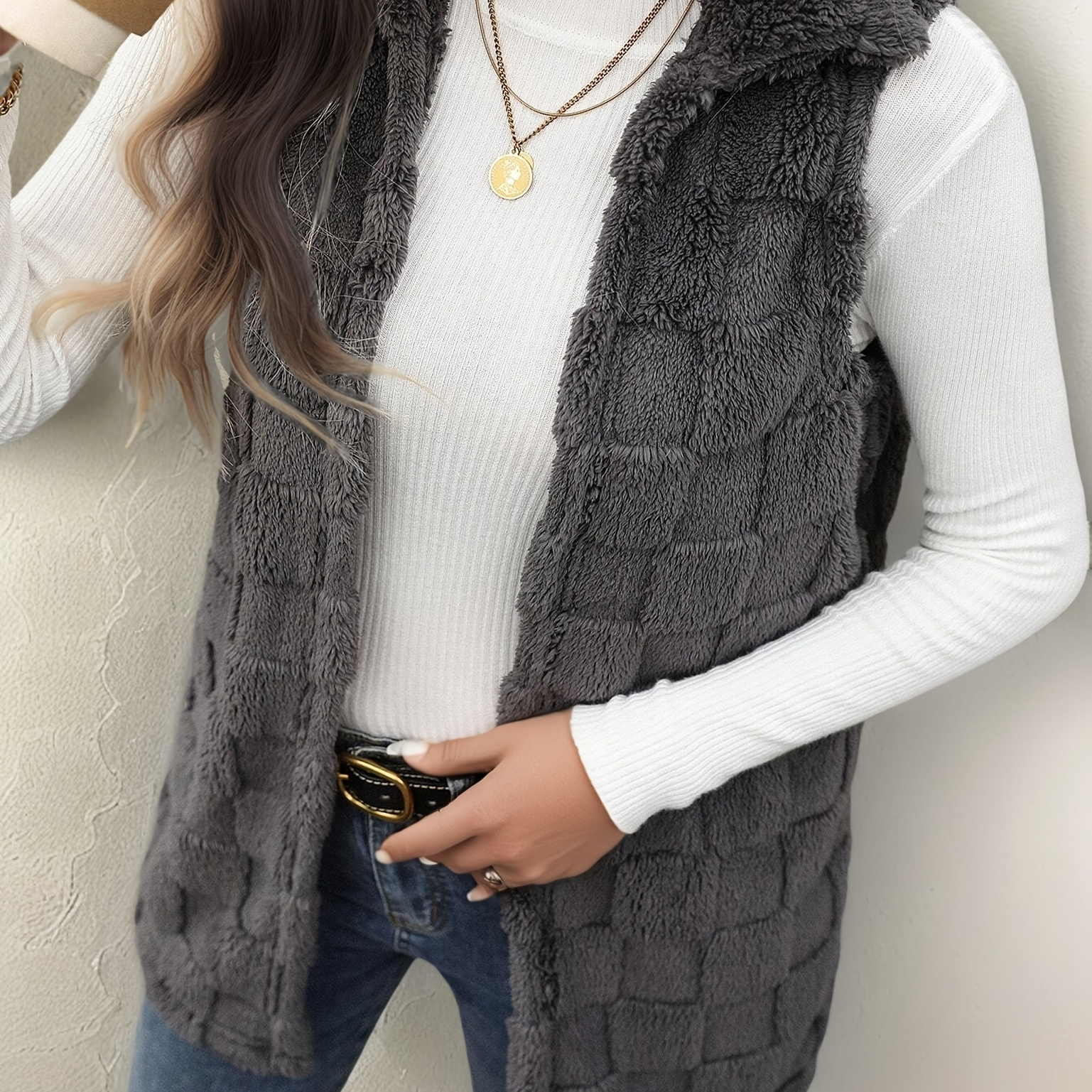 

Elegant Women's Sleeveless Fuzzy Vest - Cozy Polyester, Machine Washable, Solid Color With Lapel Collar For Fall/winter, Casual, Commuter