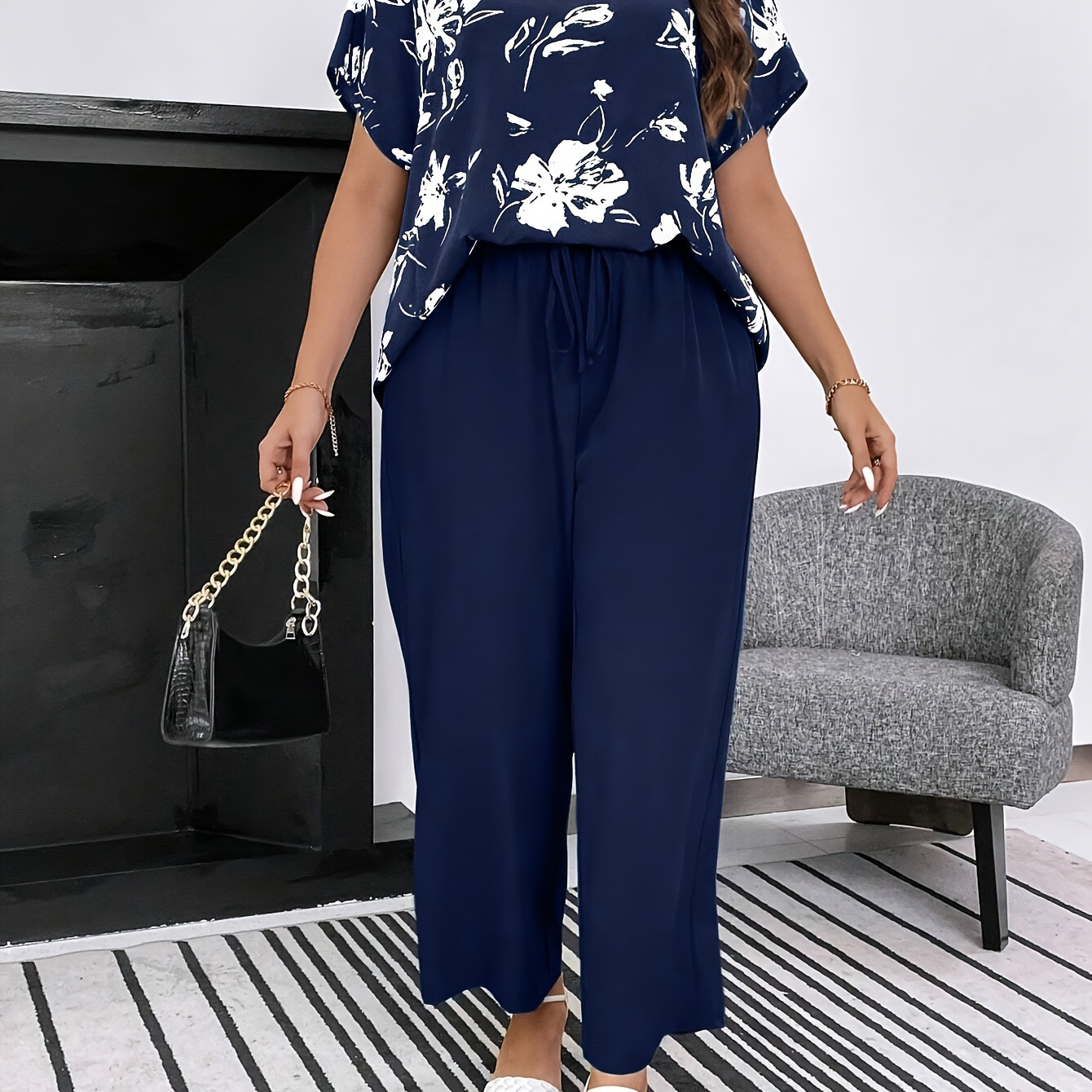 

Ensemble décontracté à imprimé floral grande taille, haut à manches courtes à col en V et pantalon de couleur unie pour le printemps et l'été, vêtements grande taille pour femmes.