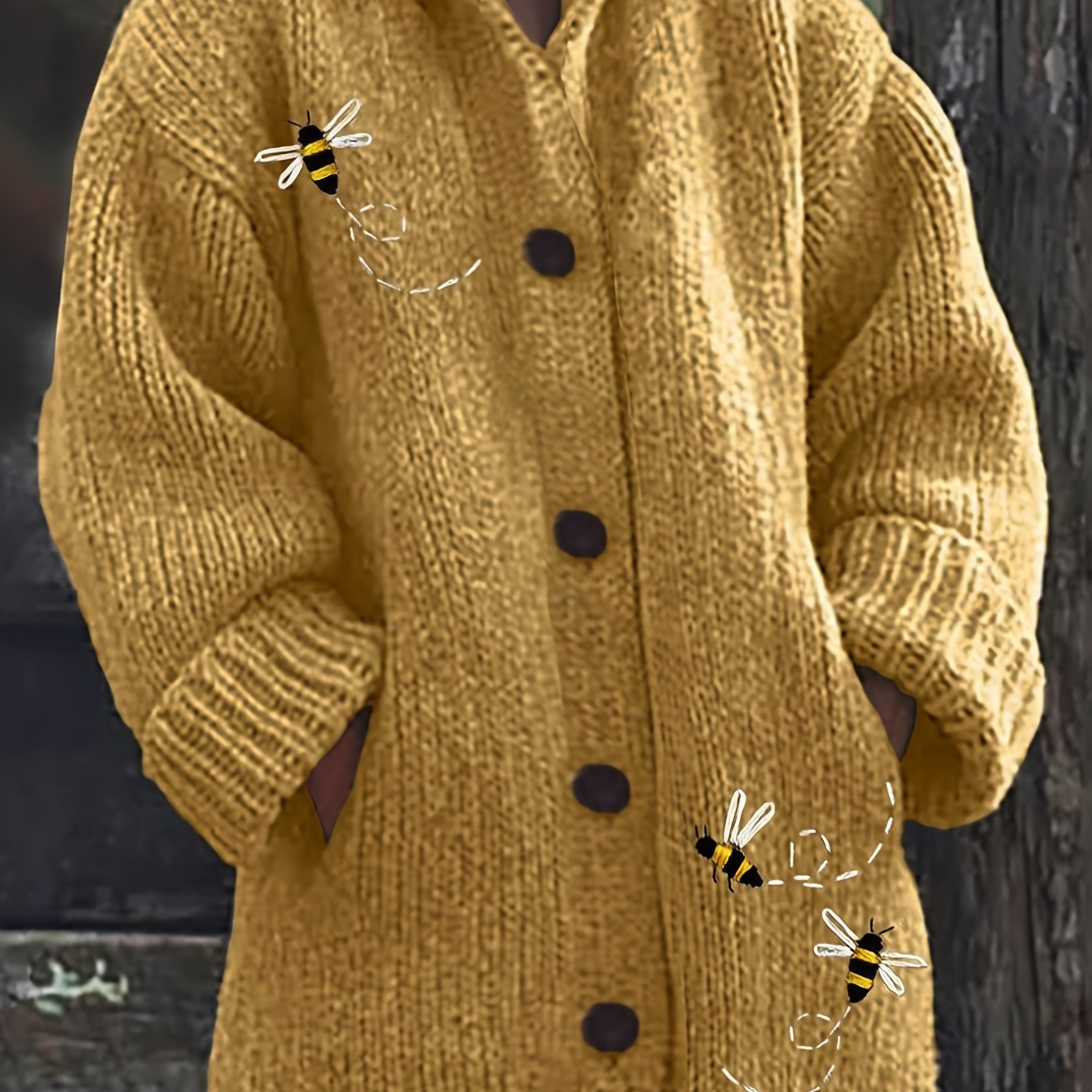 

Cardigan à Capuche Jaune Moutarde Brodé d'Abeille pour Femme - Veste Pull en Acrylique Confortable avec Boutonnage et Manches Longues, Pull Toutes | Design Ludique | Tissu Texturé