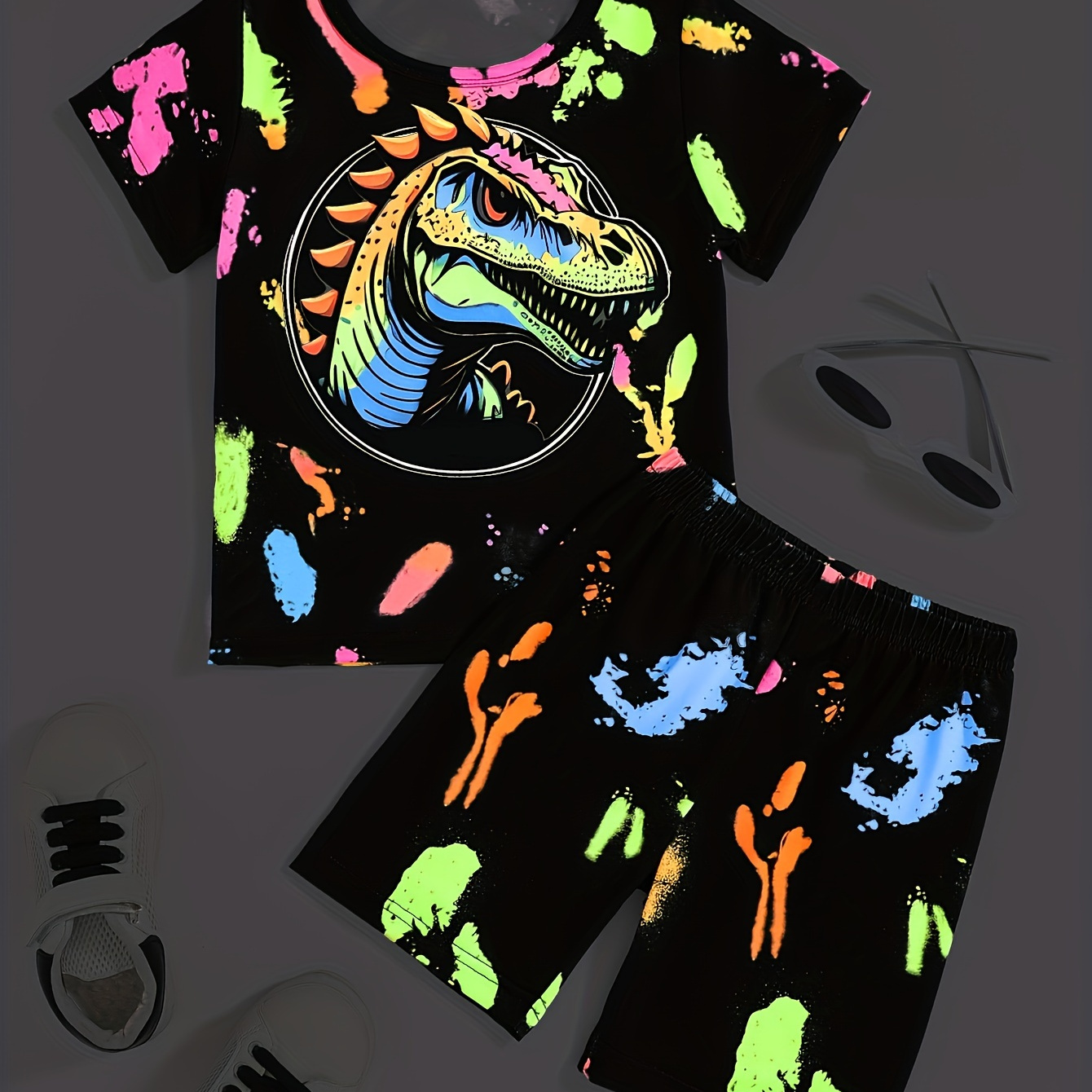 

2pcs Toddler Boys Glow In The Dark Dinosaur Graphic Short Sleeve Crew Neck Top & Casual Capri Shorts
