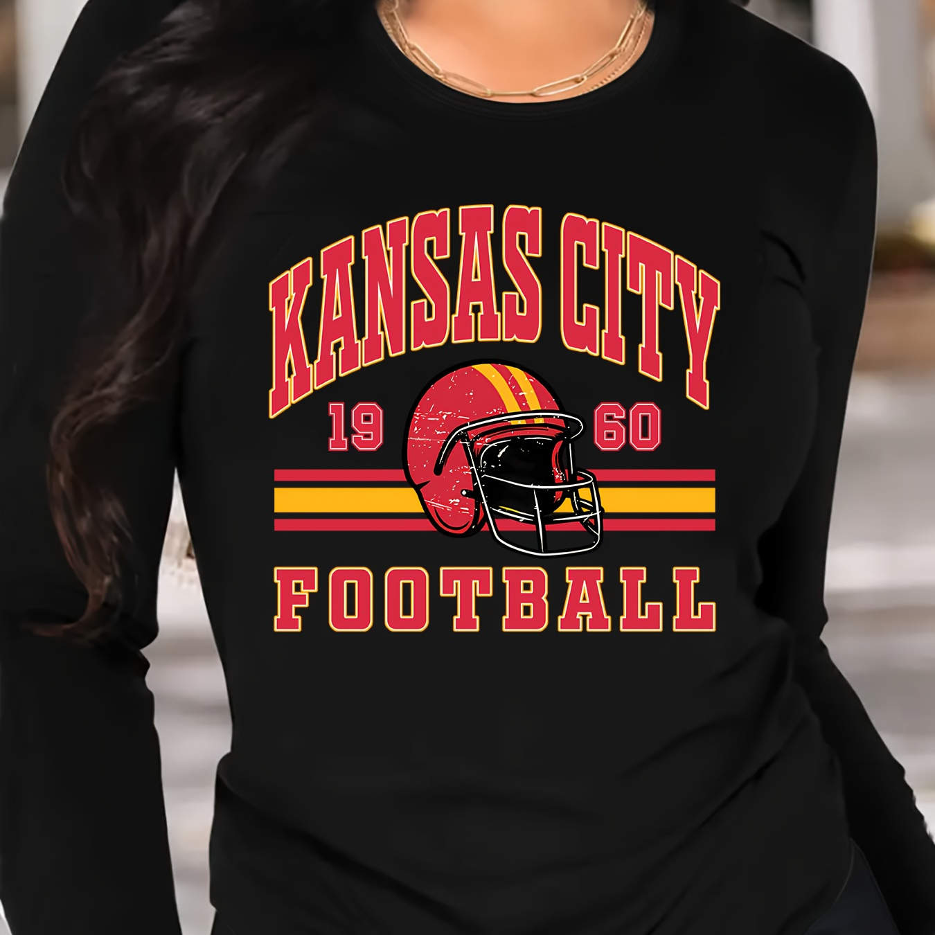 

1960 Football Helmet Graphic Long Sleeve Tee - Casual Polyester Crew Neck Top For Women, Machine Washable