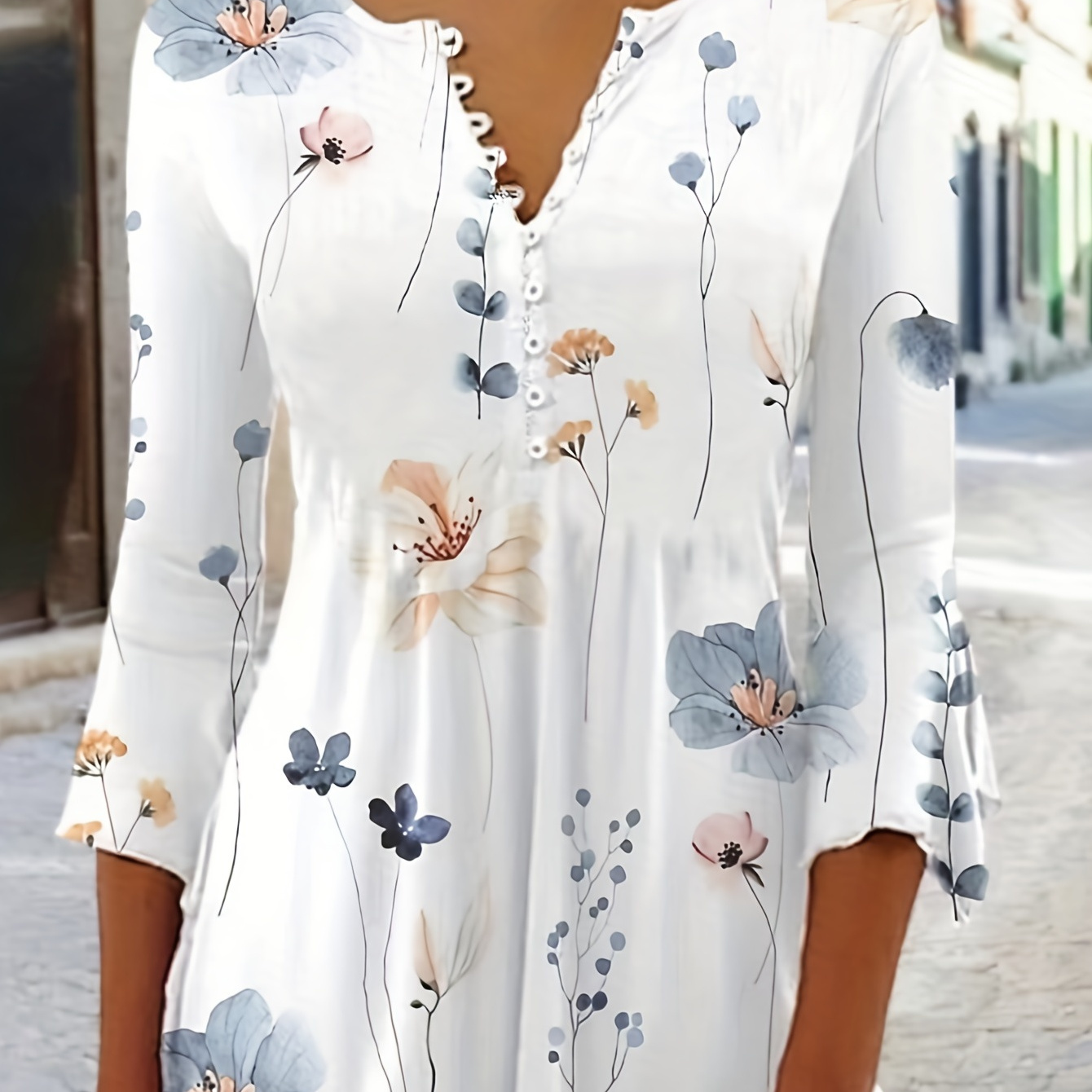 

Plus Size Casual T-shirt, Women's Plus Floral Print Bell Sleeve Notched Neck Medium Stretch Henley T-shirt