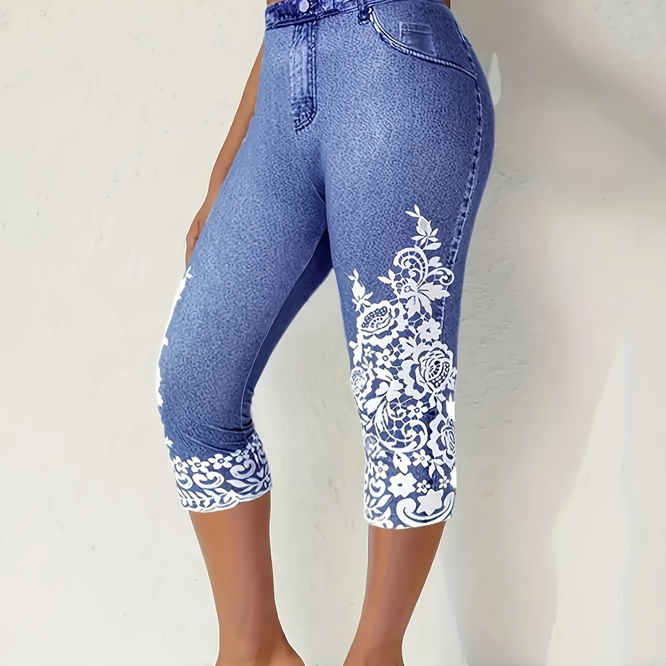 

Plus Size Floral Print Capri Leggings, Casual High Waist Stretchy Leggings For Spring & Summer, Women's Plus Size Clothing