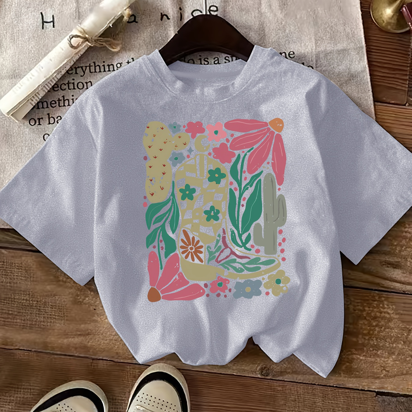 

Women's Casual Crew Neck T-shirt - 100% Polyester Knit Fabric With Geometric Floral Print, Regular Length Summer Top