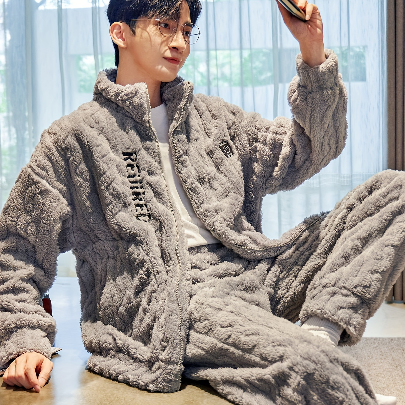 

Men's Pajamas Winter Flannel Thickened Plus Velvet Autumn And Winter Days Warm Coral Fleece Zipper Style Two-piece Set