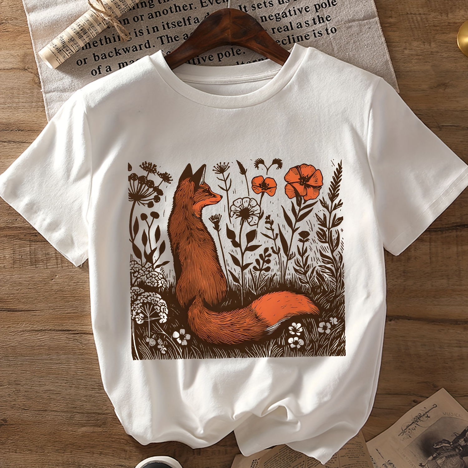 

Fox Illustration Geometric Pattern T-shirt - Casual Polyester Knit Fabric, Round Neck, Regular Fit, Wear