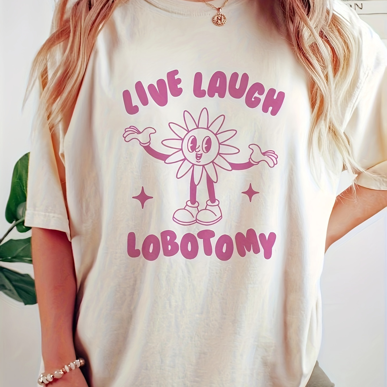 

Graphic Print Crew Neck T-shirt, Casual Short Sleeve Top For Spring & Summer, Women's Clothing