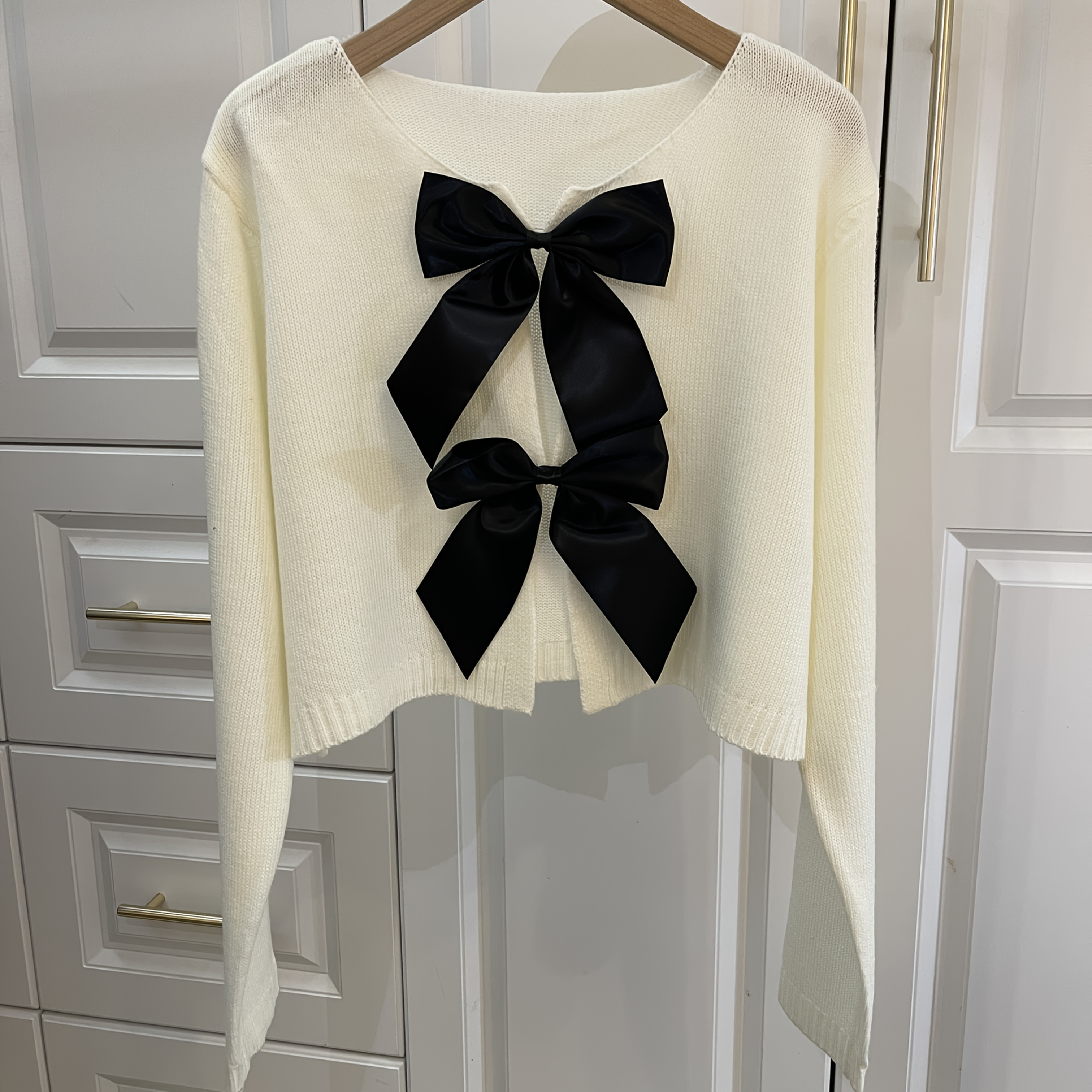 

Elegant Women's Acrylic Knit Cardigan With Large Bow Tie - Chic Long Sleeve, Round Neck, Lightweight Sweater Jacket For Spring & Fall, White With Black Bow Detail