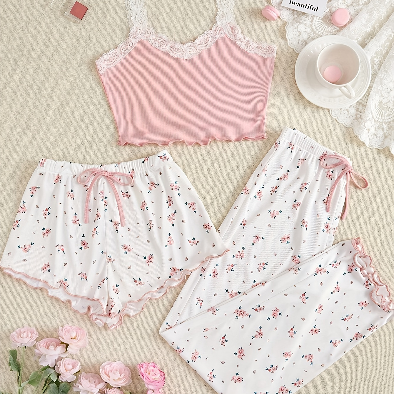 

Ensemble Pièces Printemps/Été pour Femme avec Soutien-gorge en Dentelle à Bord Contrastant et Short à Imprimé Floral et Pyjama Long