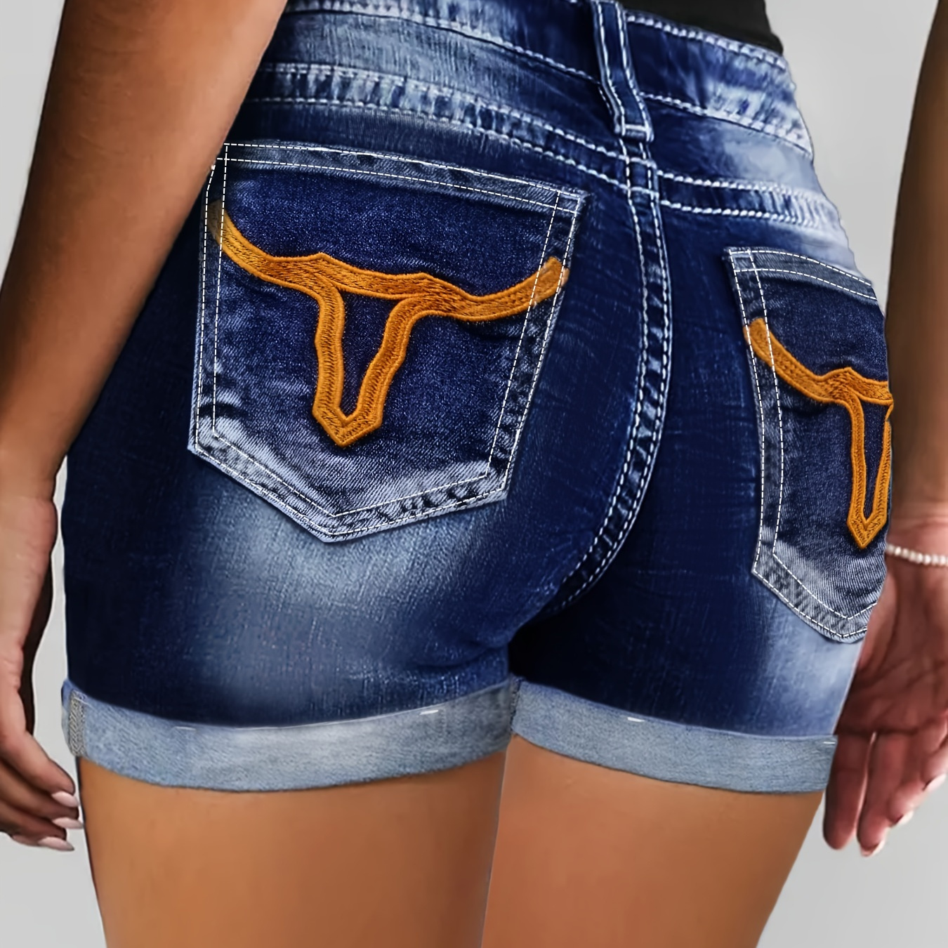 

Women's High-waisted Cow Head Embroidered Pocket Roll Up Hem Washed Denim Shorts, Slim Fit Casual Style Jean Pants