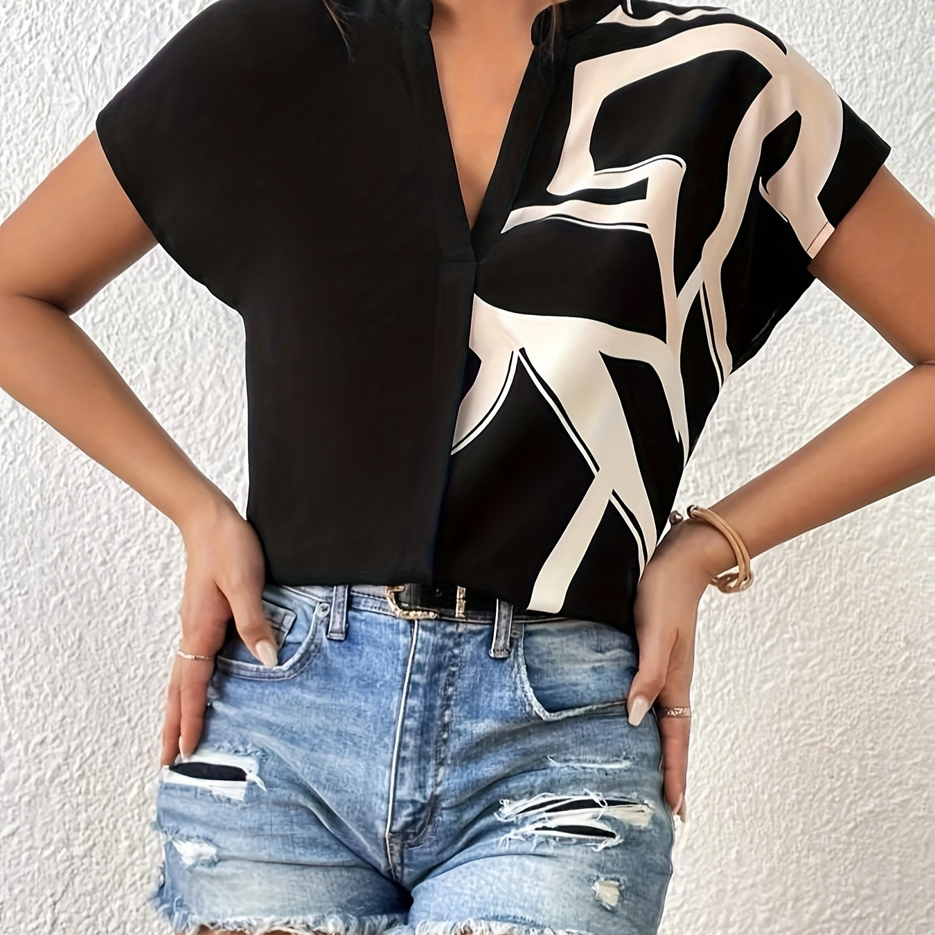 

Abstract Print Notch Neck Blouse, Casual Short Sleeve Blouse For Spring & Summer, Women's Clothing