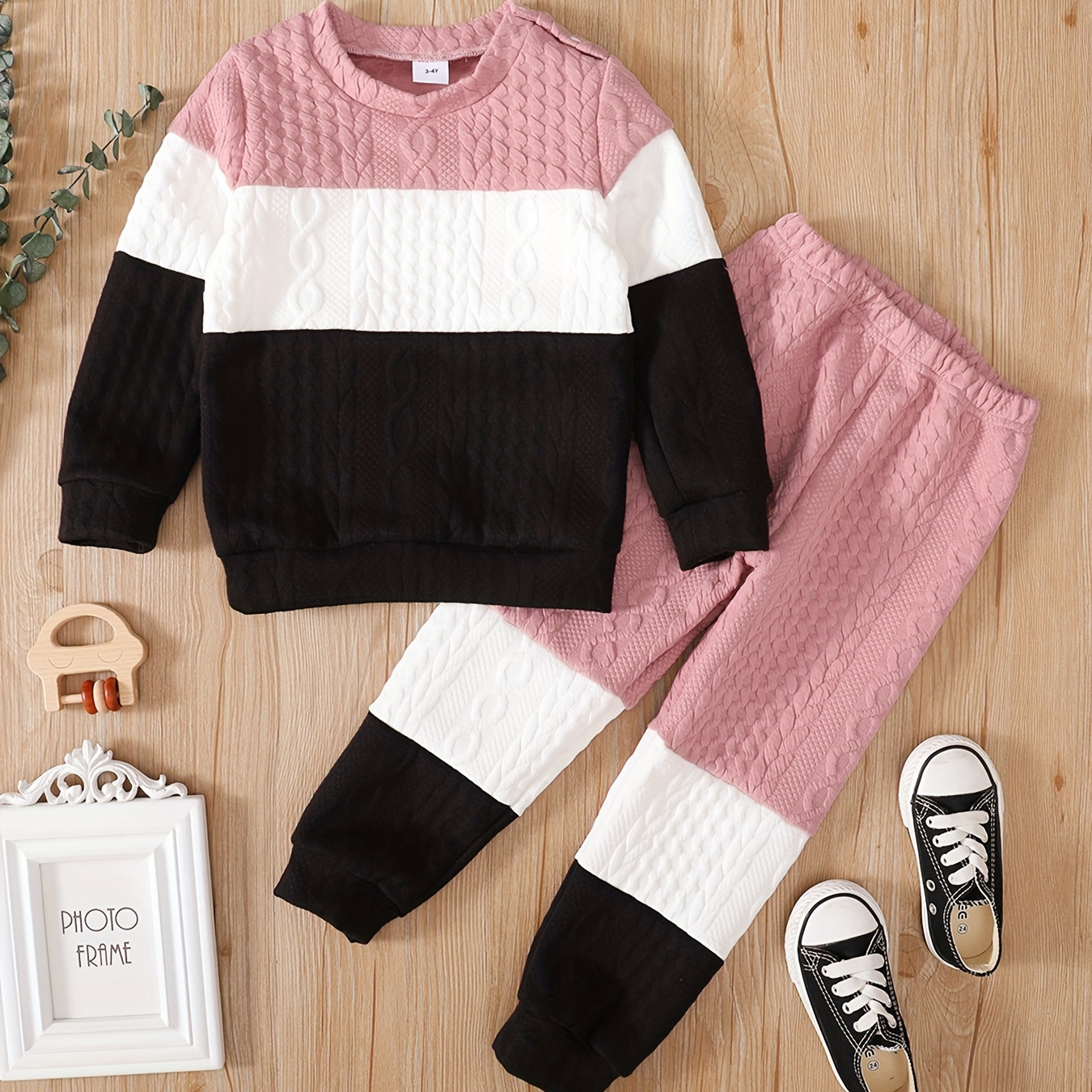 

2pcs Toddler Girl/boy Casual Colorblock Cable Knit Round Neck Long-sleeve Sweatshirt And Jogger Pants Set For Winter