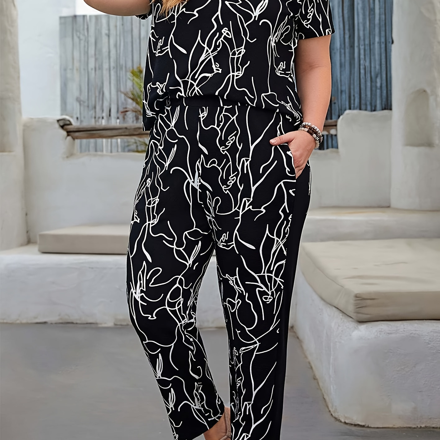 

Plus Size Abstract Print Two-piece Set, Notch Neck Short Sleeve Top & Pants Outfits, Women's Plus Size clothing