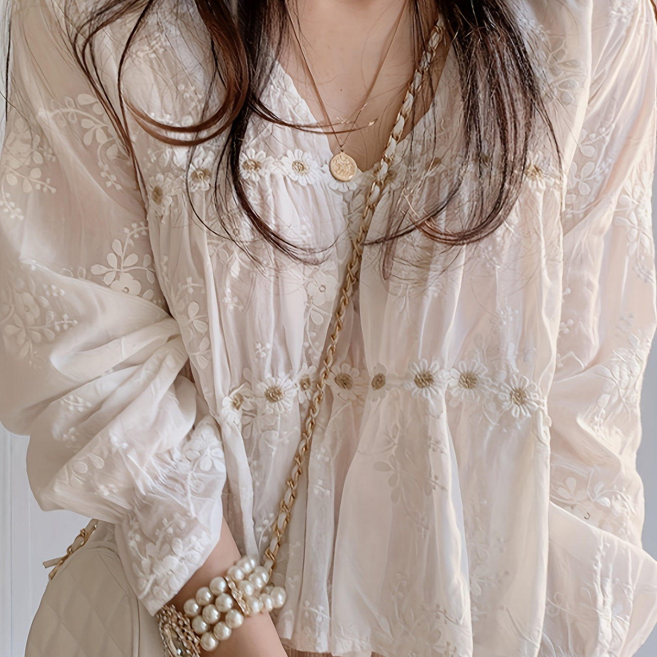 

Lace V-neck - Flower Sun Protection Shirt