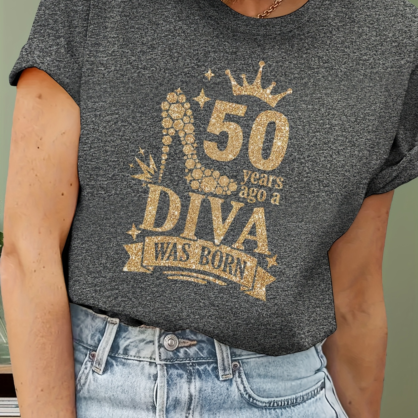 

T-Shirt Décontracté pour Femme avec Col Rond et Imprimé "50 Ans de ", Polyester 95% Spandex 5%, Tissu Tricoté, Longueur Régulière, Collection Printemps/Été