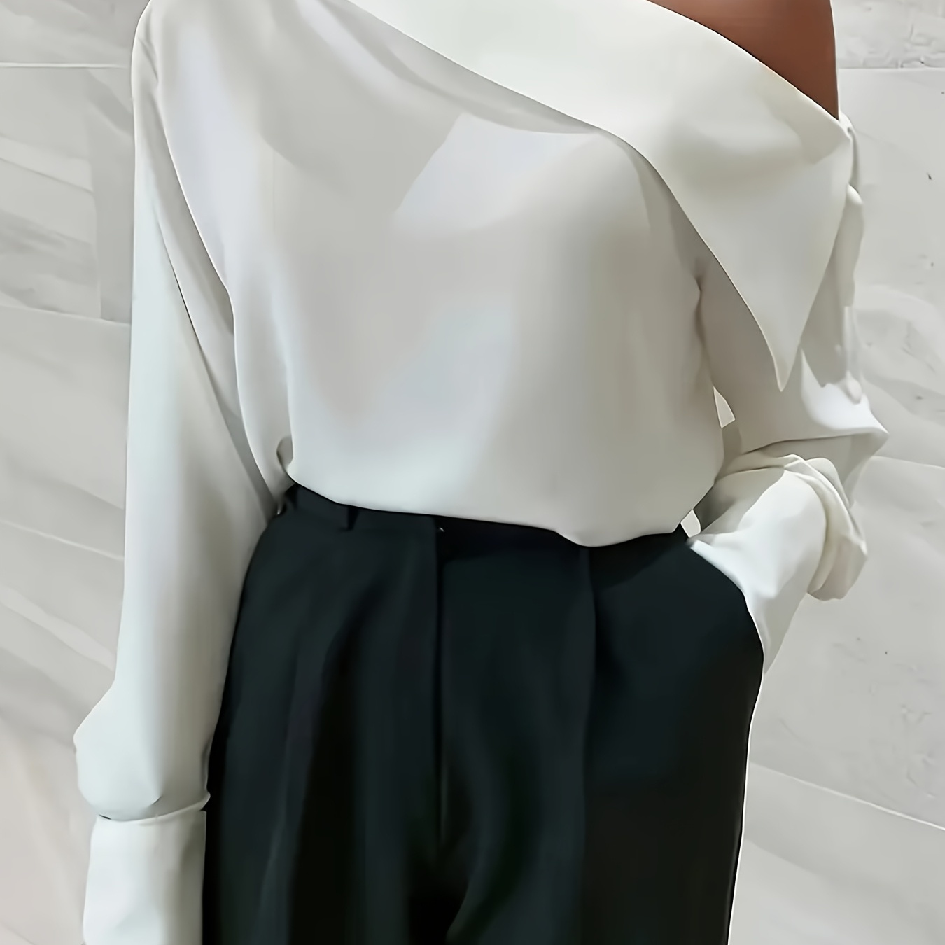 

Blouse Élégante Grande Taille à Épaules Dénudées et Manches Longues - Chic Blanc Uni, Polyester, Tissu Non Extensible, Port Toutes avec Détail à Volants - Parfaite avec Pantalon Noir