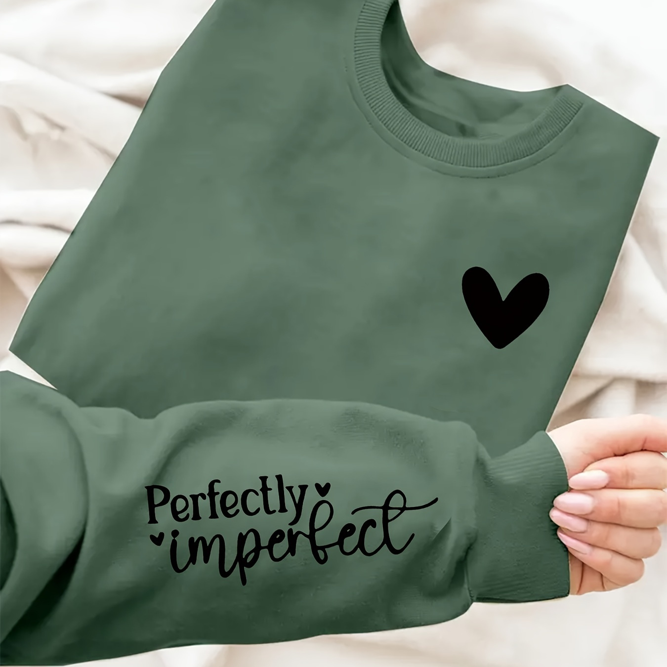 

Plus Size Heart Print Pullover Sweatshirt, Casual Long Sleeve Crew Neck Sweatshirt For Fall & Spring, Women's Plus Size Clothing