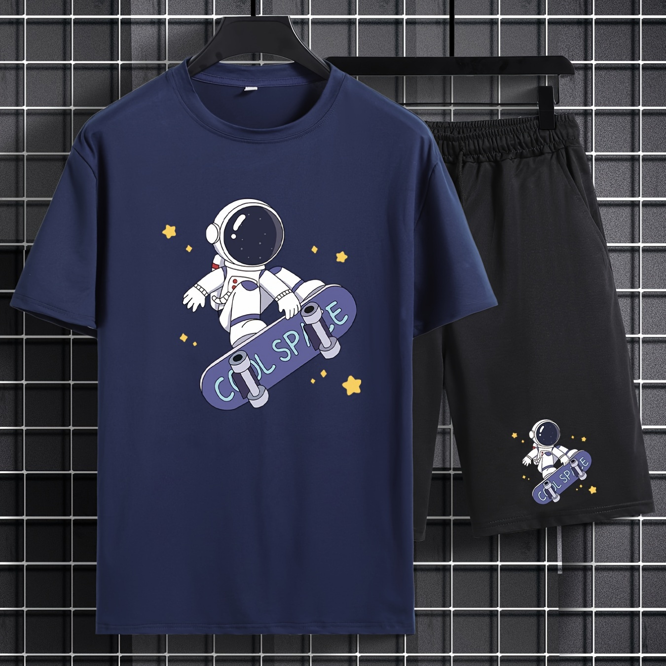 

Plus Size Men's Anime Astronaut With Skateboard Graphic Print T-shirt & Shorts Set For Summer