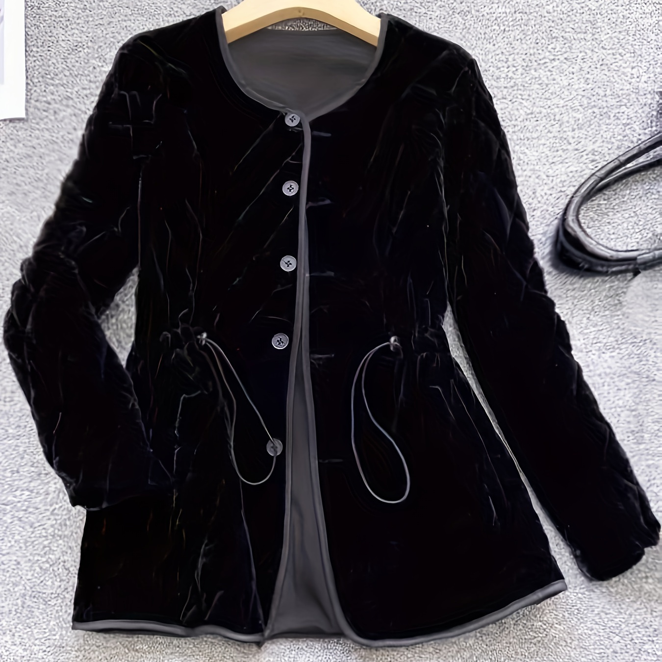 

Veste en Velours Noir Élégante pour Femme - Taille Chic, Boutonnée avec Détails de Cravate, Manches Longues pour & , Polyester Lavable en Machine, Veste d'Automne | Blazer en Velours | Texture Lisse