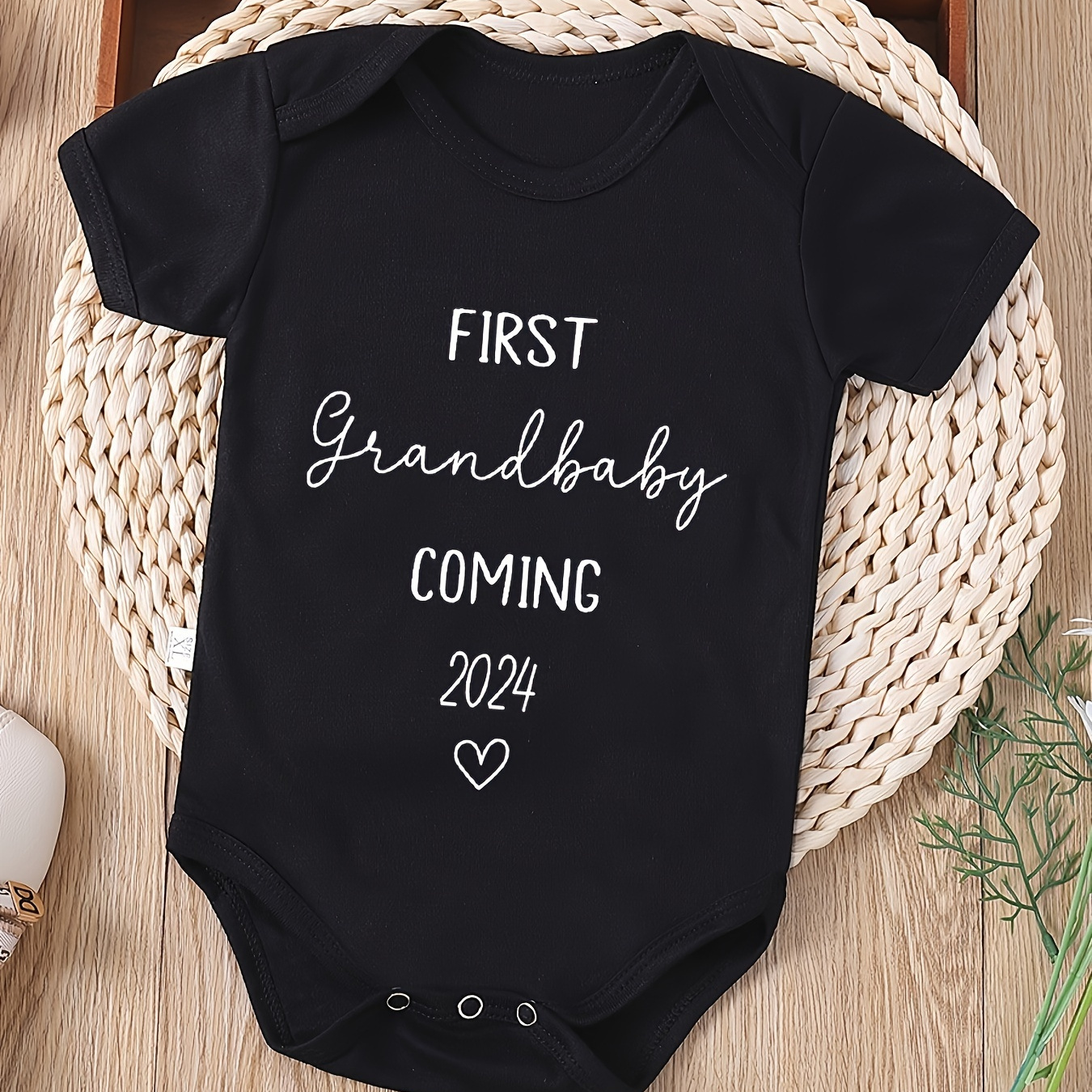 

First Grandbaby Coming 2024 Letter Print, Newborn Baby Girls' Summer Short Sleeve Triangle Romper Waistcoat, Pregnancy Gift
