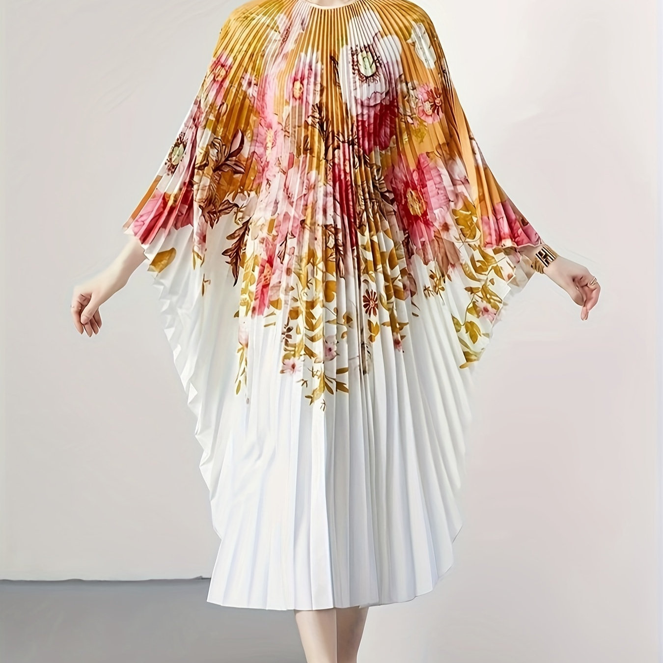

Robe plissée à imprimé floral grande taille, robe élégante à manches chauve-souris et col rond pour le printemps et l'été, vêtements grande taille pour femmes.