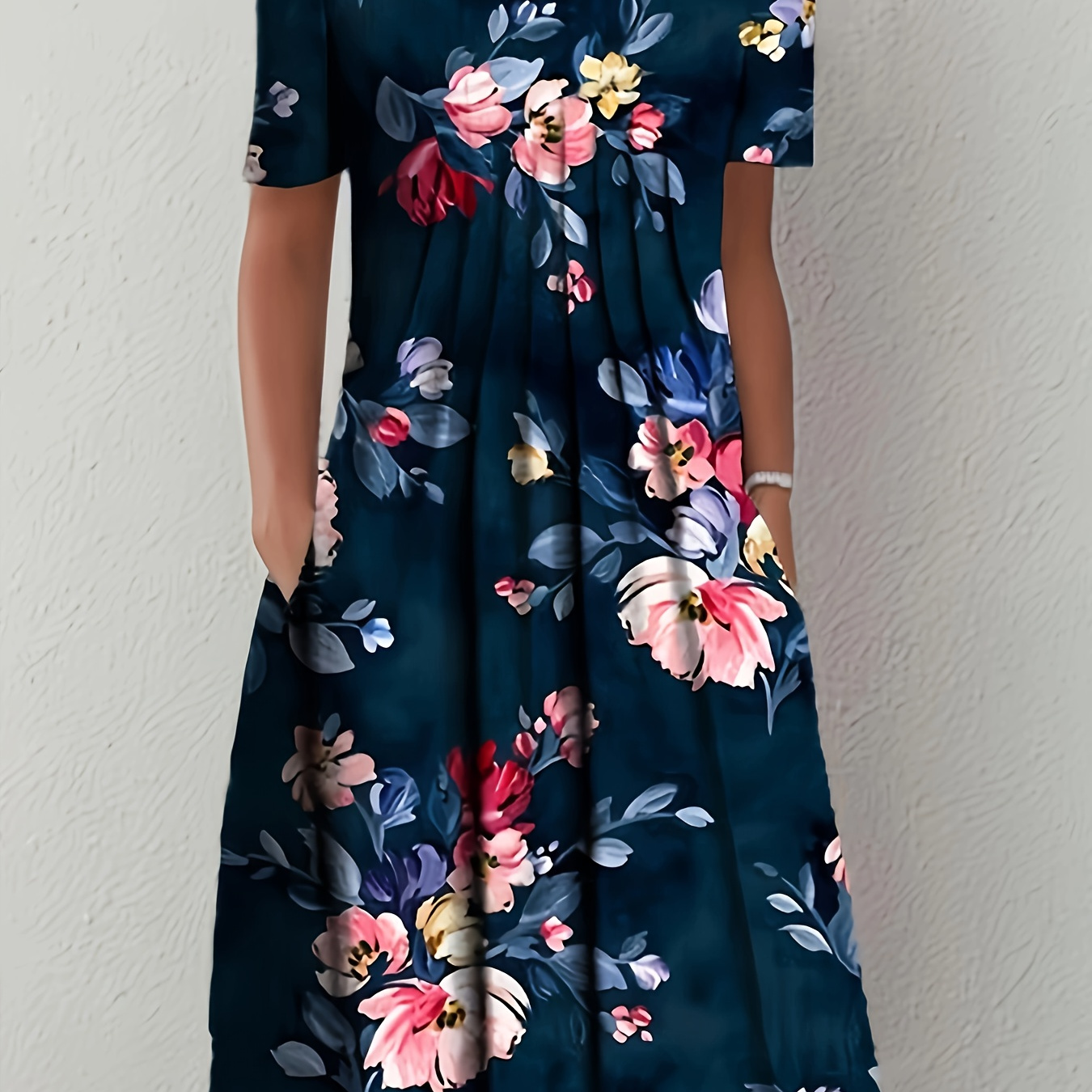 

Plus Size Floral Print Pockets Dress, Casual Short Sleeve Crew Neck Dress For Spring & Summer, Women's Plus Size Clothing