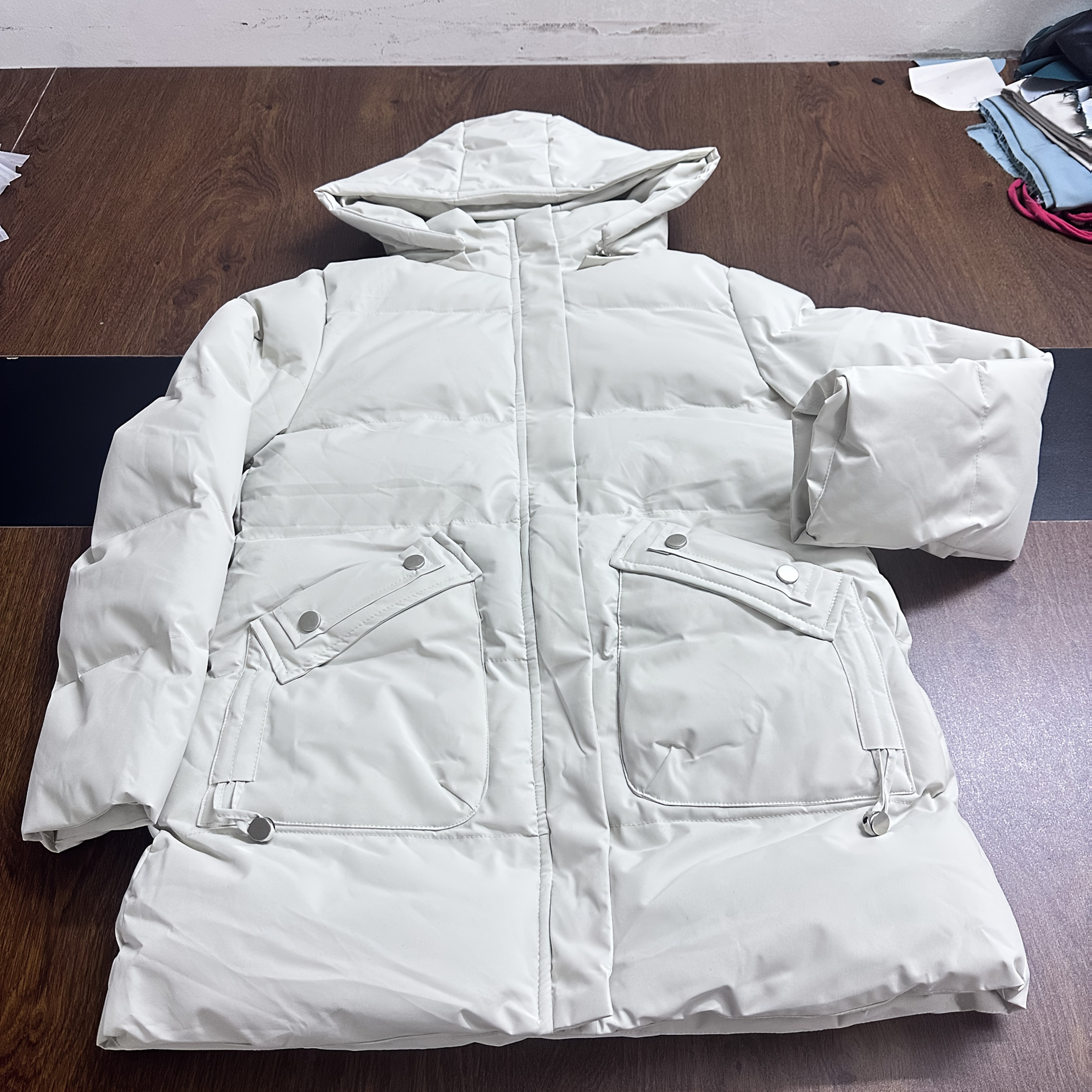 

New Winter Casual Jacket For Women, Featuring A Hood, Pockets, And Warm Fleece .