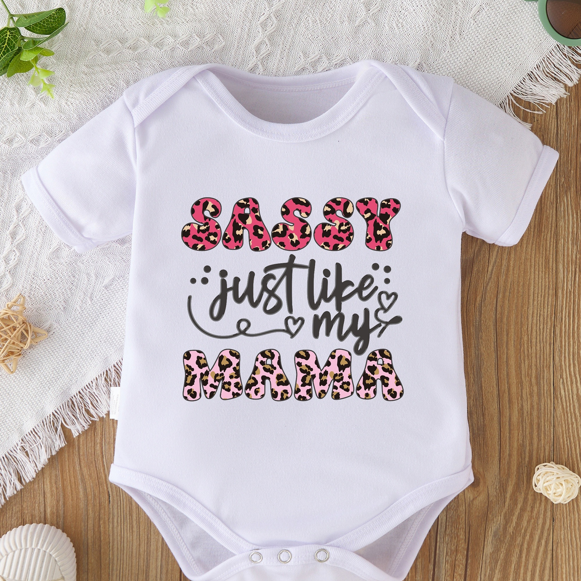 

Sassy Just Like My Mama Letter Print Baby Triangle Romper, Newborn Baby Girls Climbing Suit Soft Comfortable Pregnancy Gift